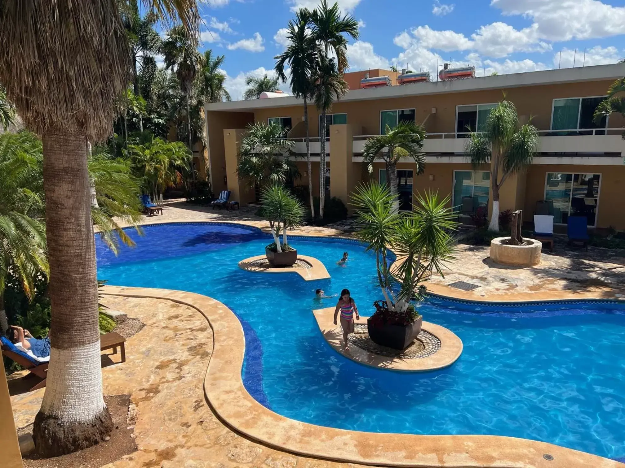 Swimming Pool in Tecnohotel Mérida Norte