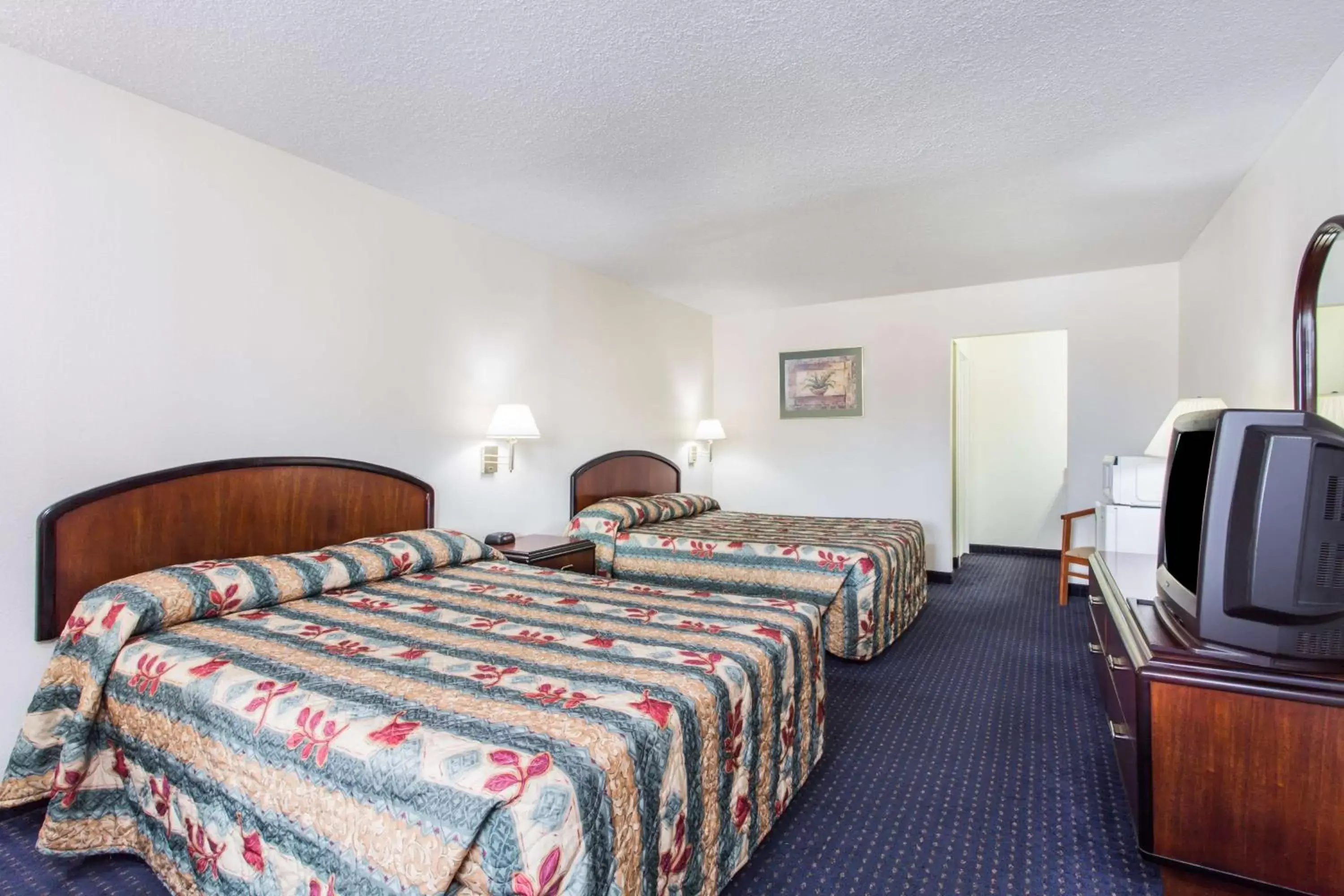 Queen Room with Two Queen Beds - Disability Access in Knights Inn Virginia Beach Lynnhaven