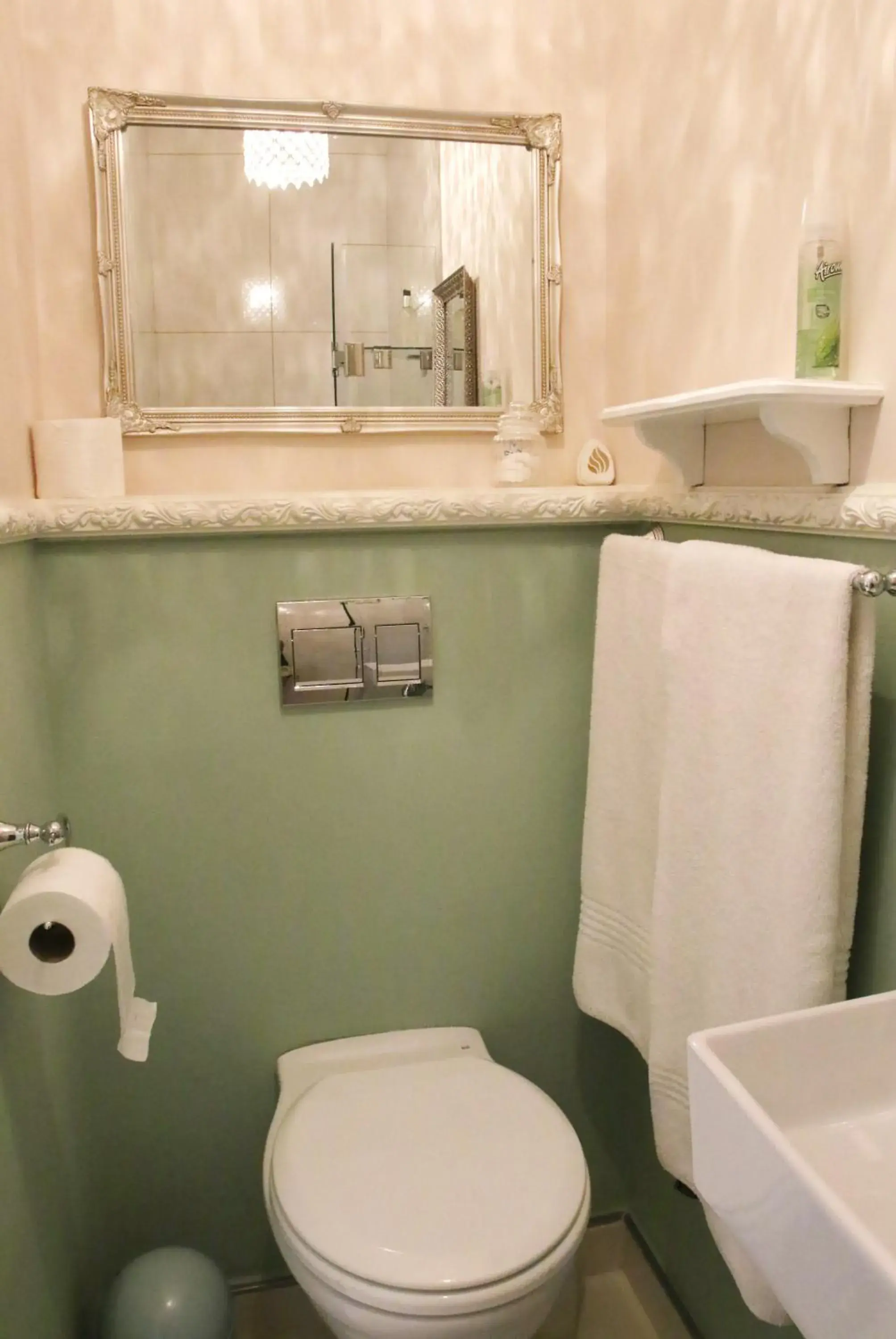 Toilet, Bathroom in Dolphin Inn Guesthouse