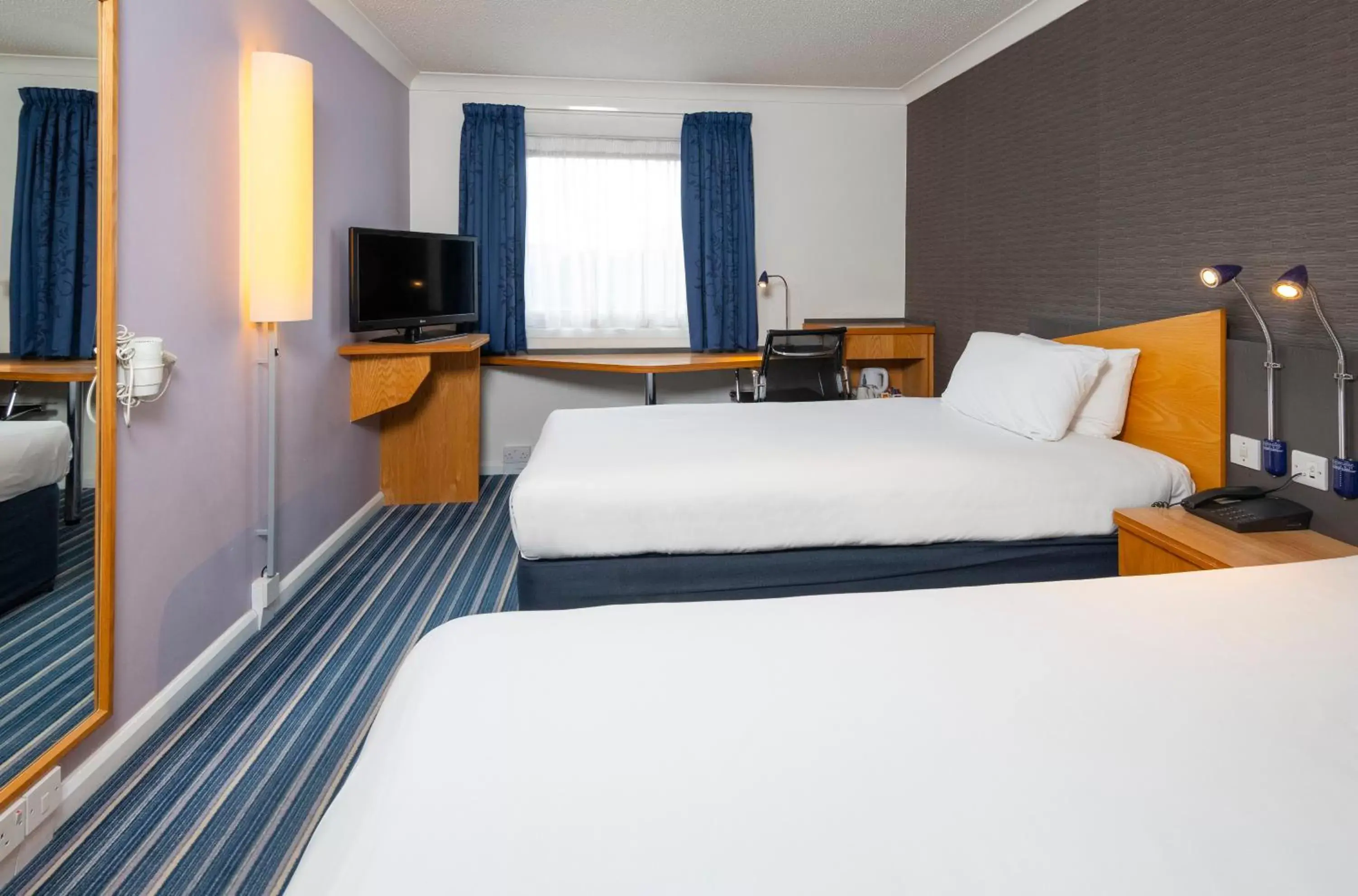 Bedroom, Bed in Holiday Inn Express London - Wandsworth, an IHG Hotel