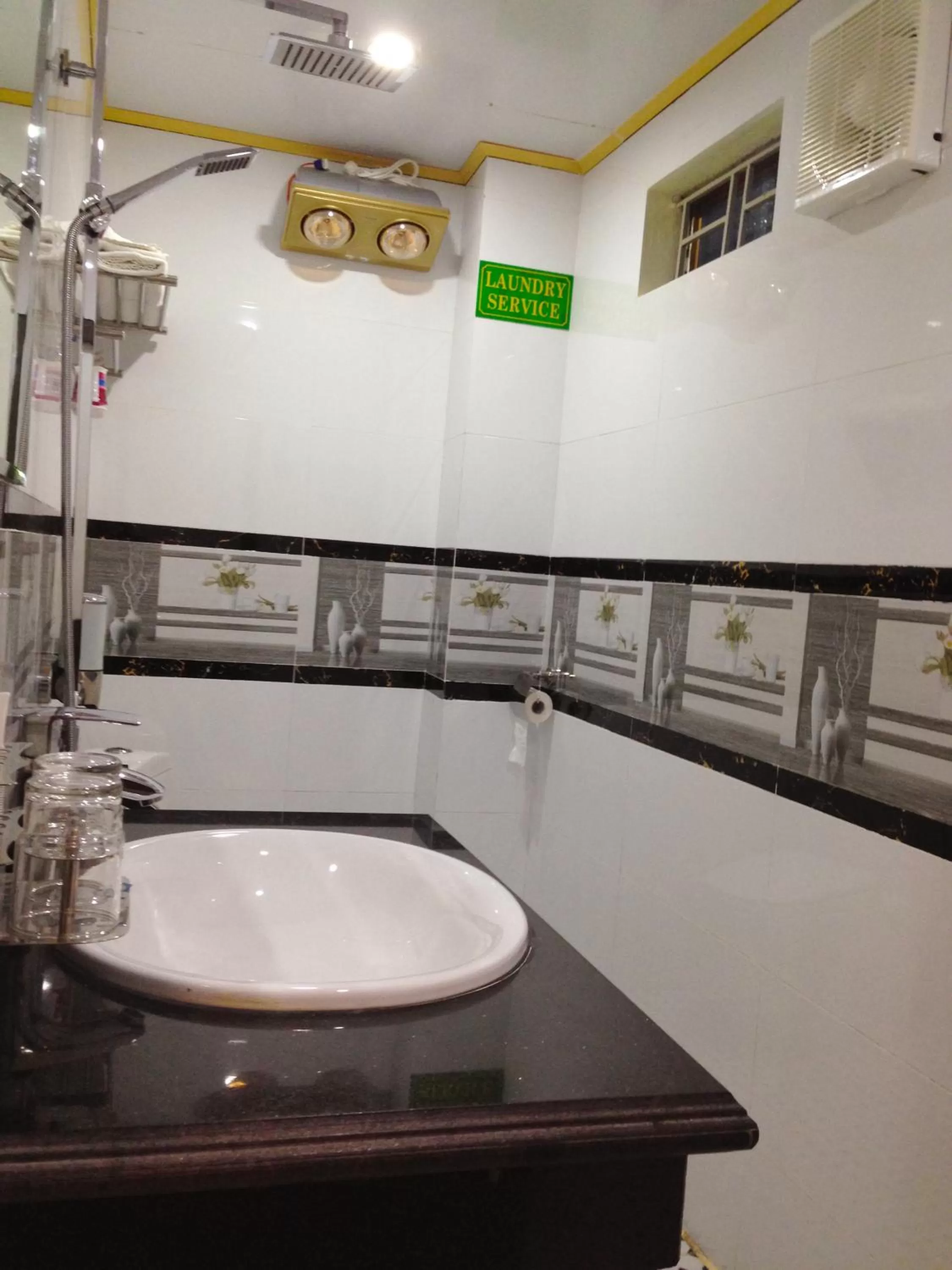 Shower in Ninh Binh Central Hotel