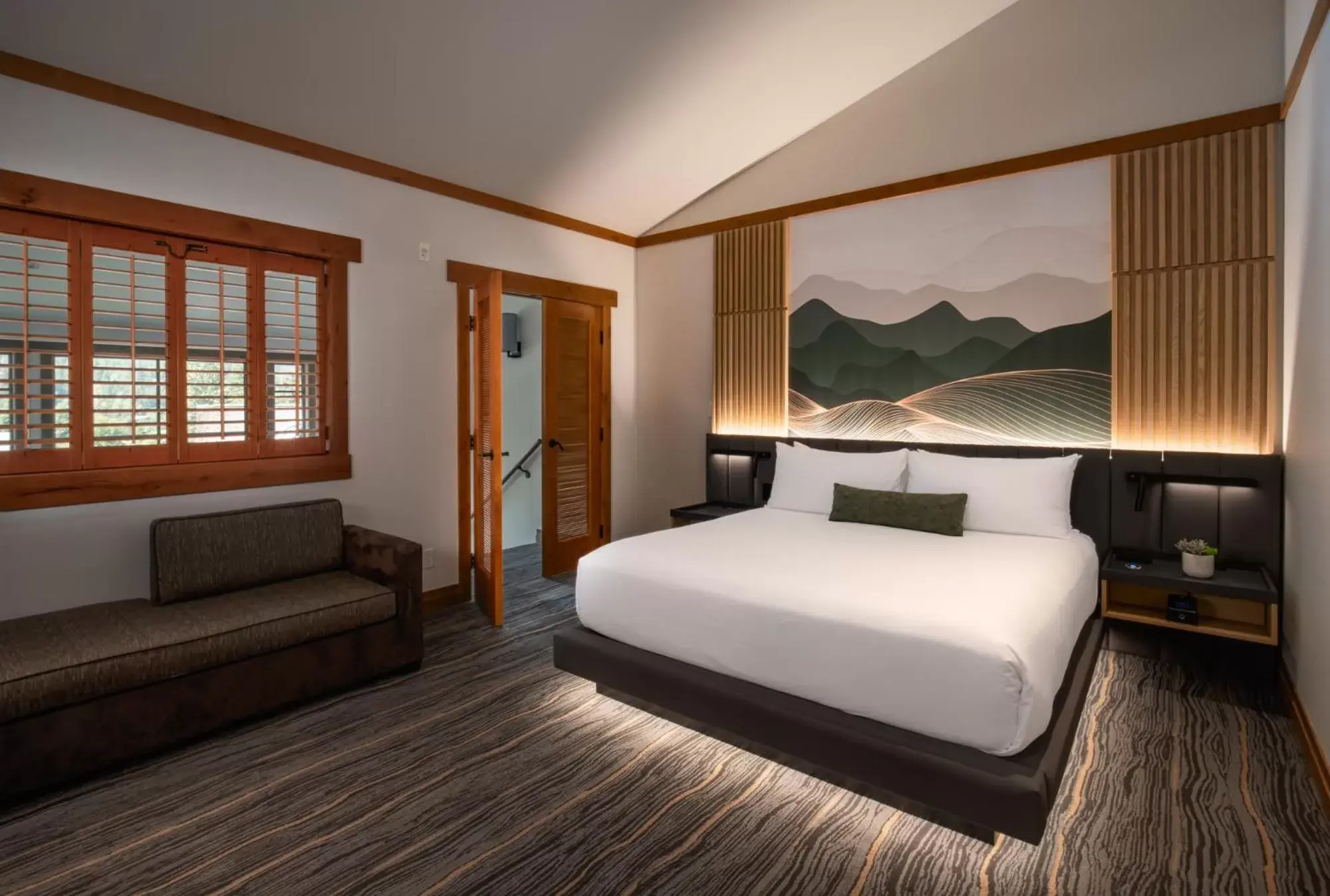 Bedroom, Bed in Nita Lake Lodge