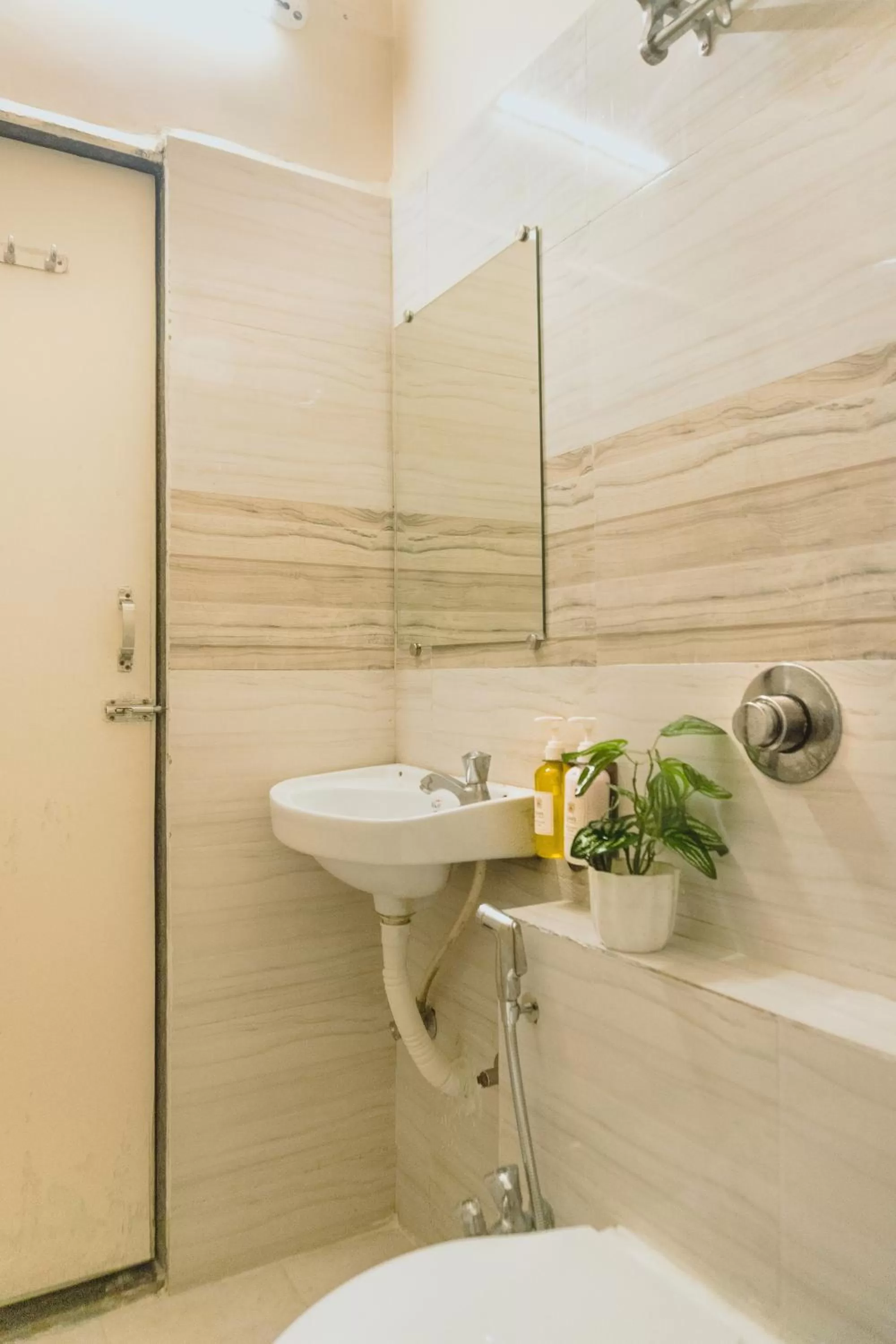 Bathroom in Hotel Golden Treat