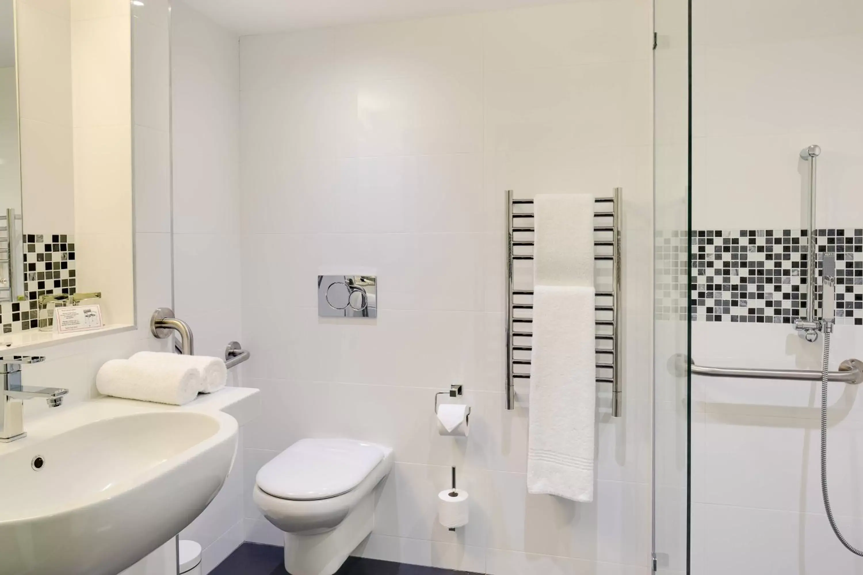 Bathroom in Protea Hotel by Marriott Knysna Quays