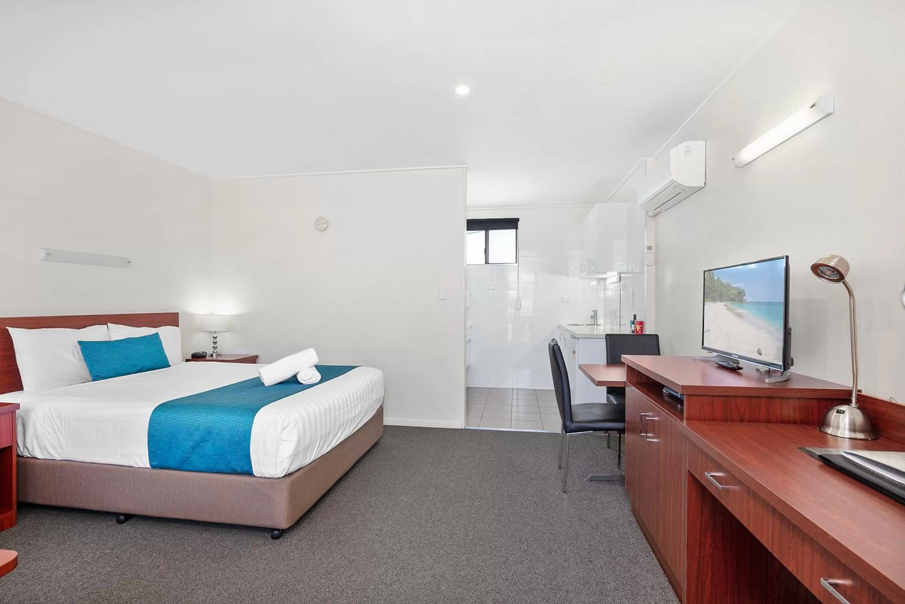 Bedroom, Bed in Thunderbird Motel Yass