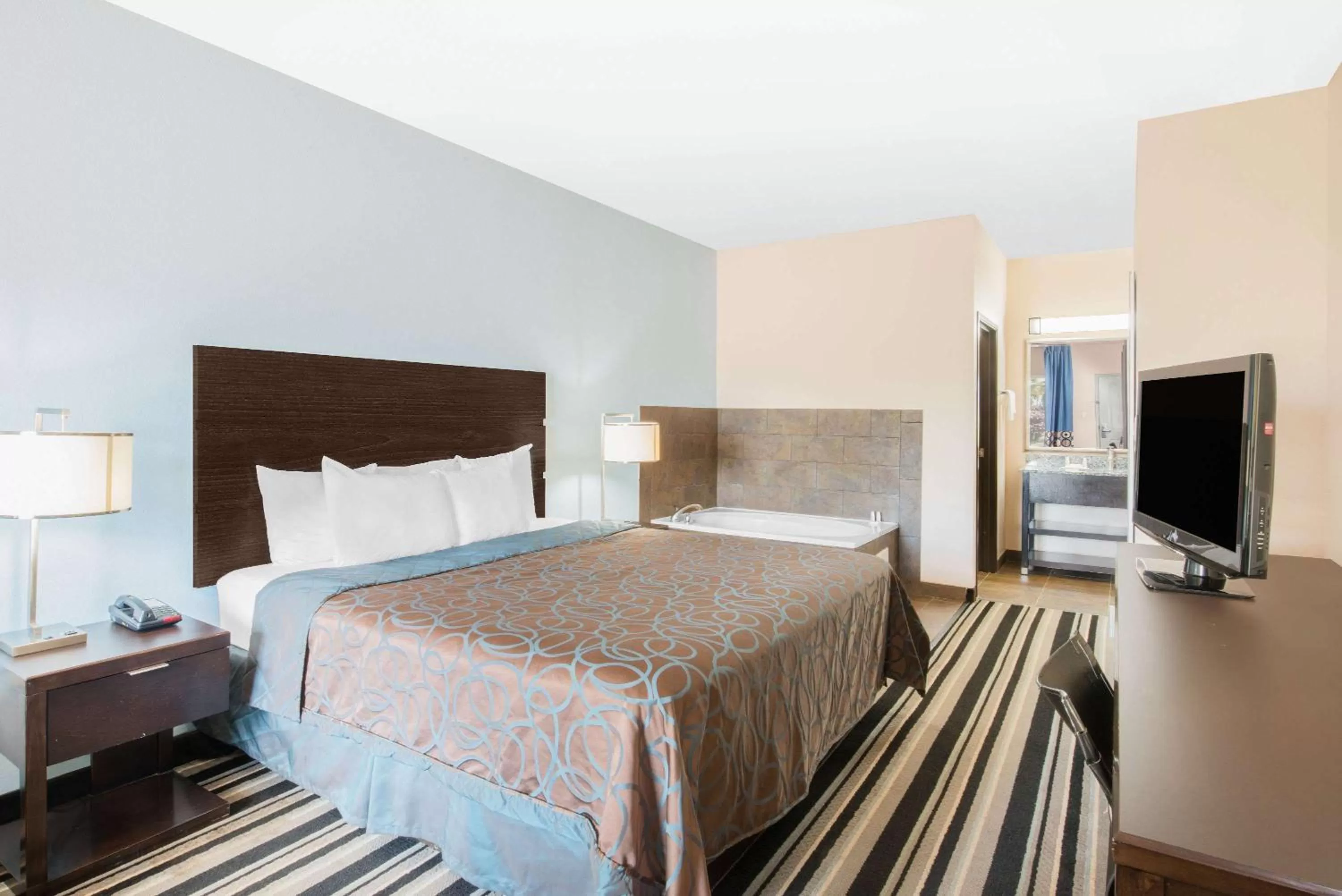 Photo of the whole room, Bed in Super 8 by Wyndham Dilley TX