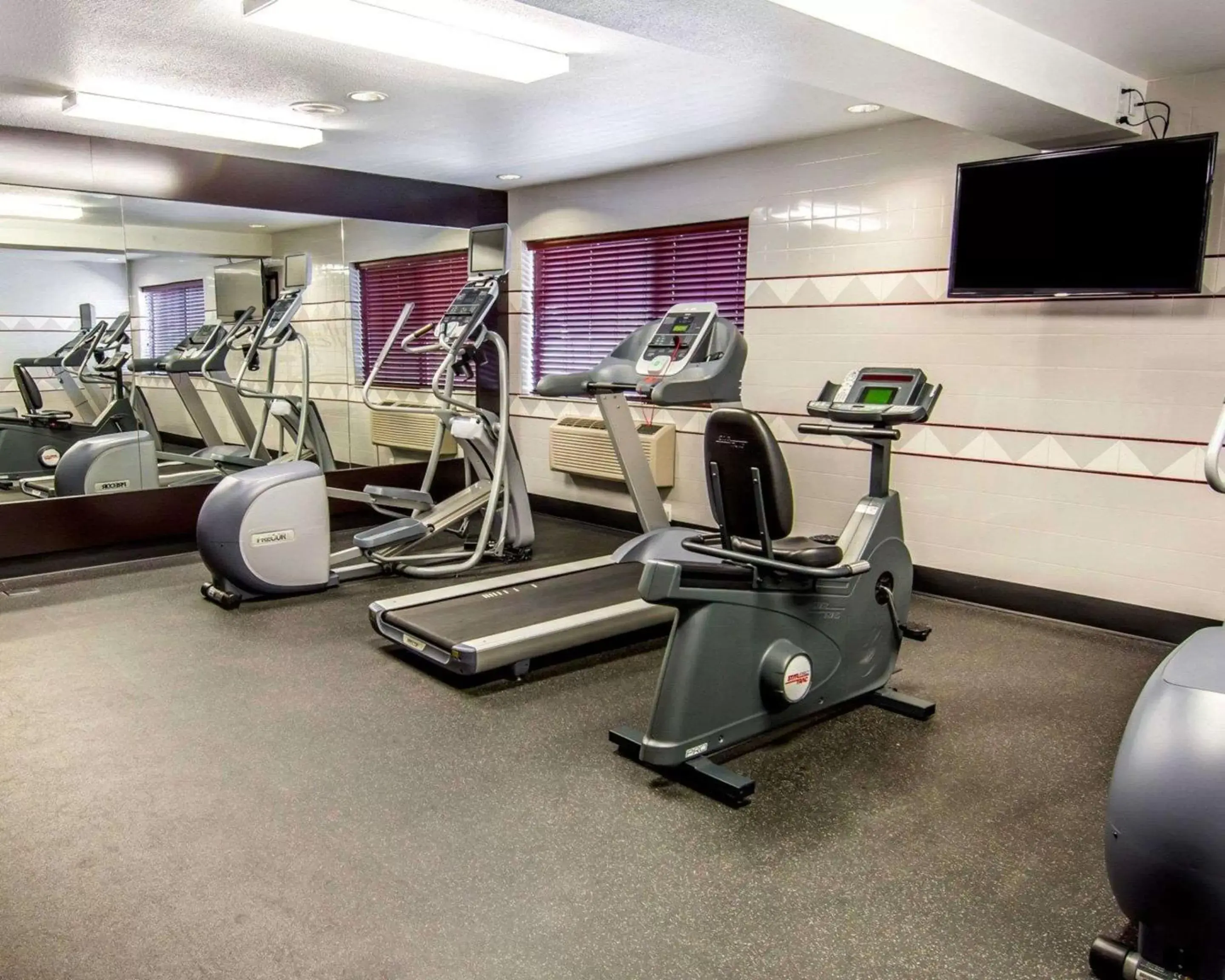 Fitness centre/facilities in Quality Inn Oakwood Fitness centre/facilities in Quality Inn Oakwood