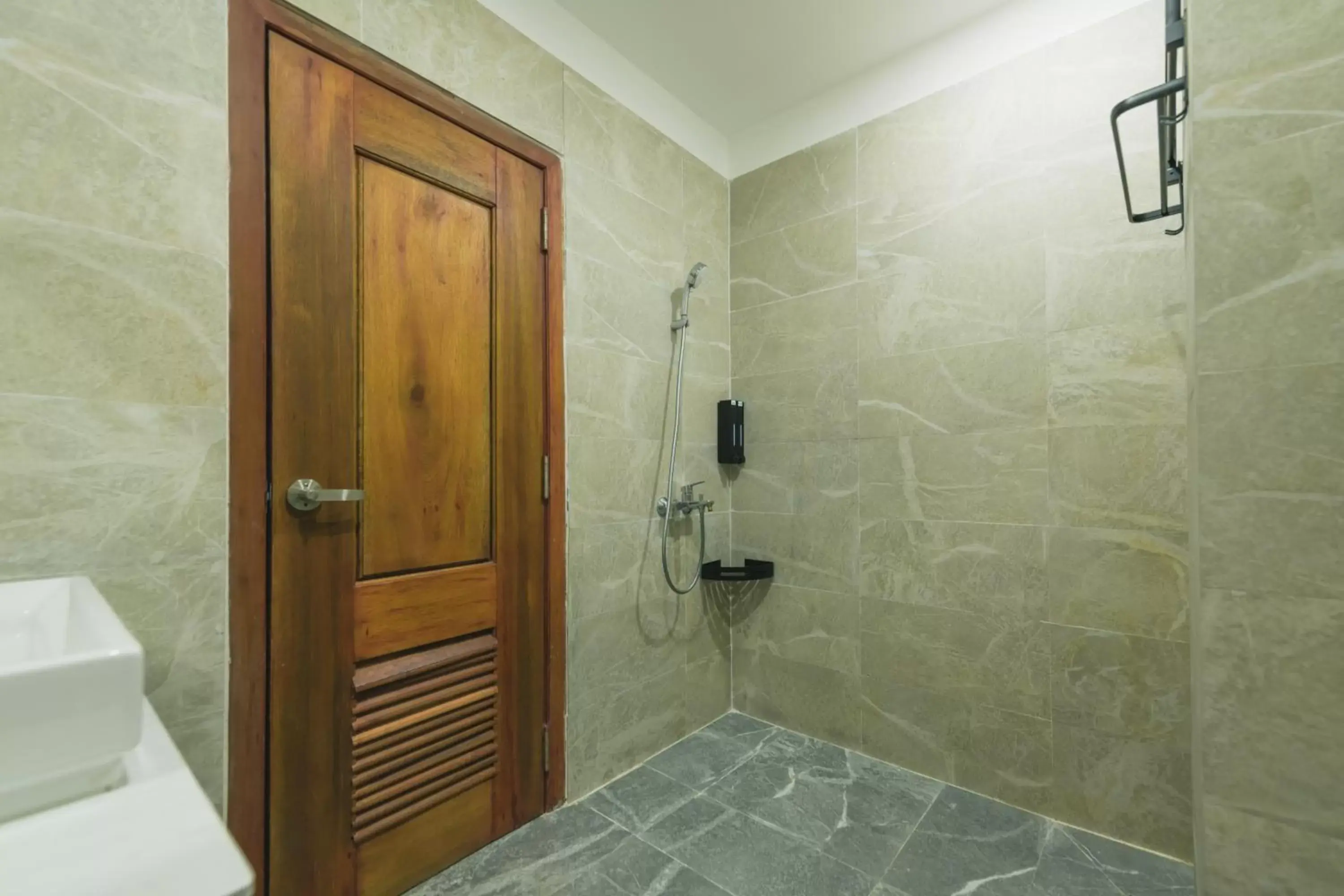 Shower, Bathroom in Residence 110 (Hotel and Apartments)