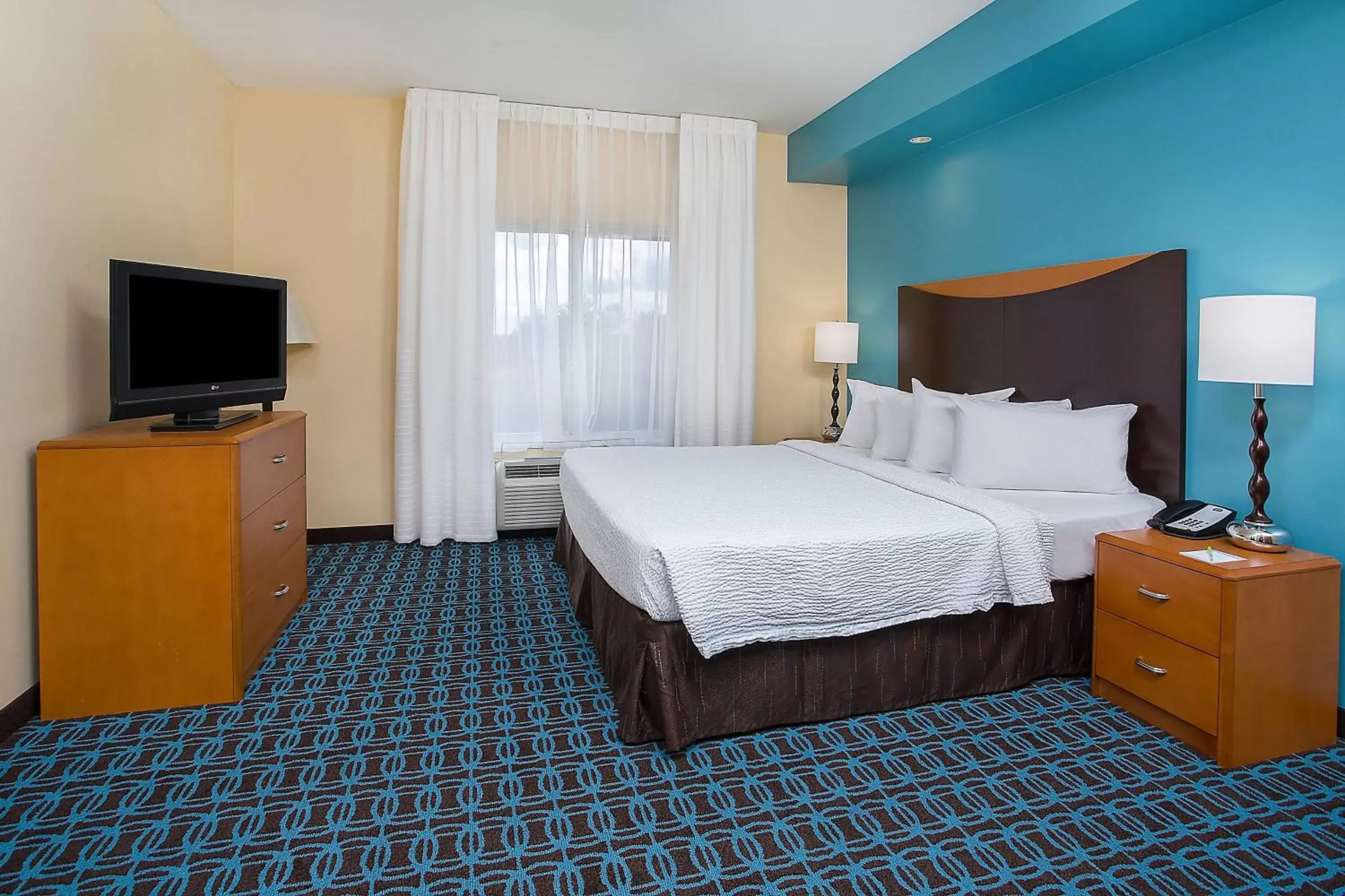 Photo of the whole room, Bed in Fairfield Inn & Suites Louisville East