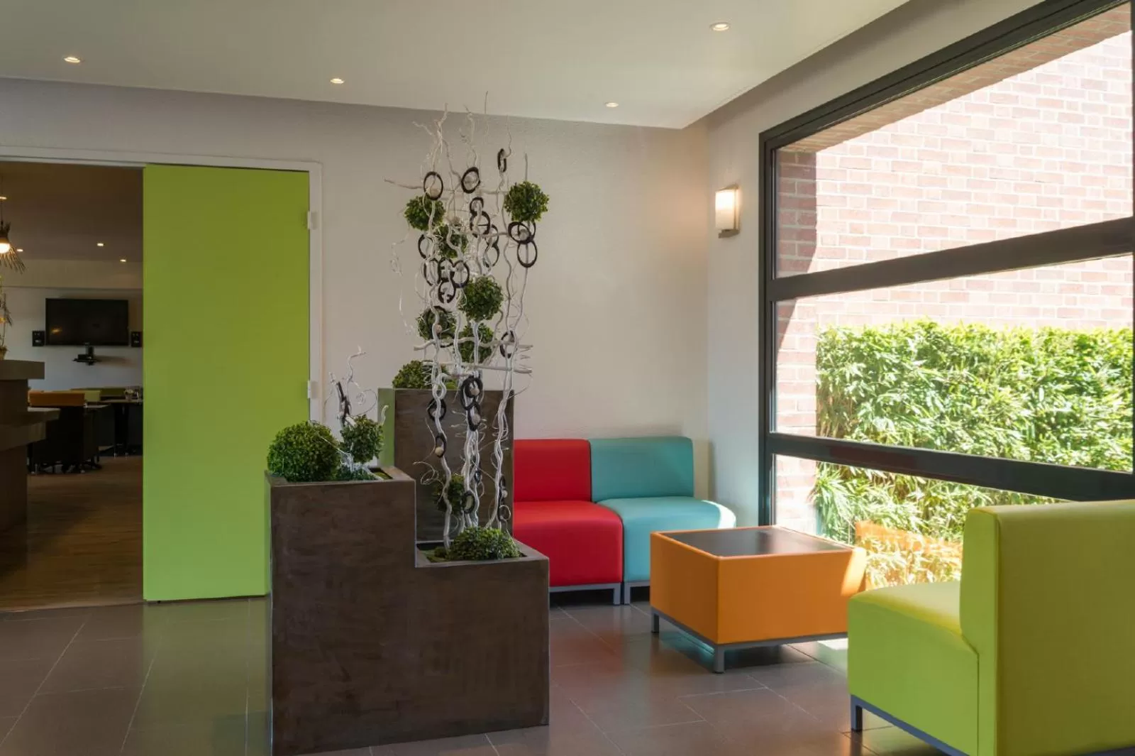 Lobby or reception in The Originals City, Hôtel Le Gayant, Douai