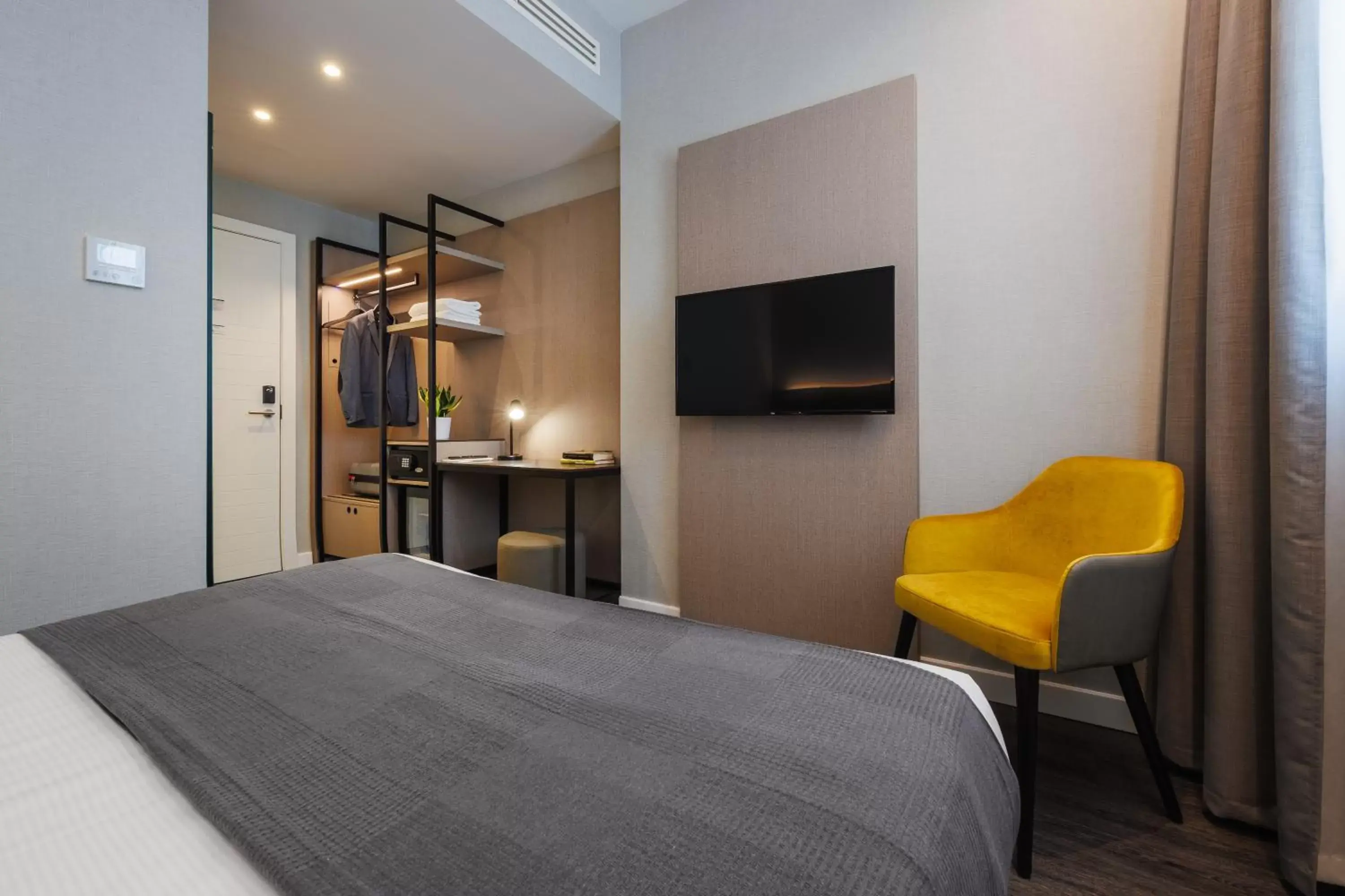 Bedroom, Bed in IH Hotels Milano Centrale