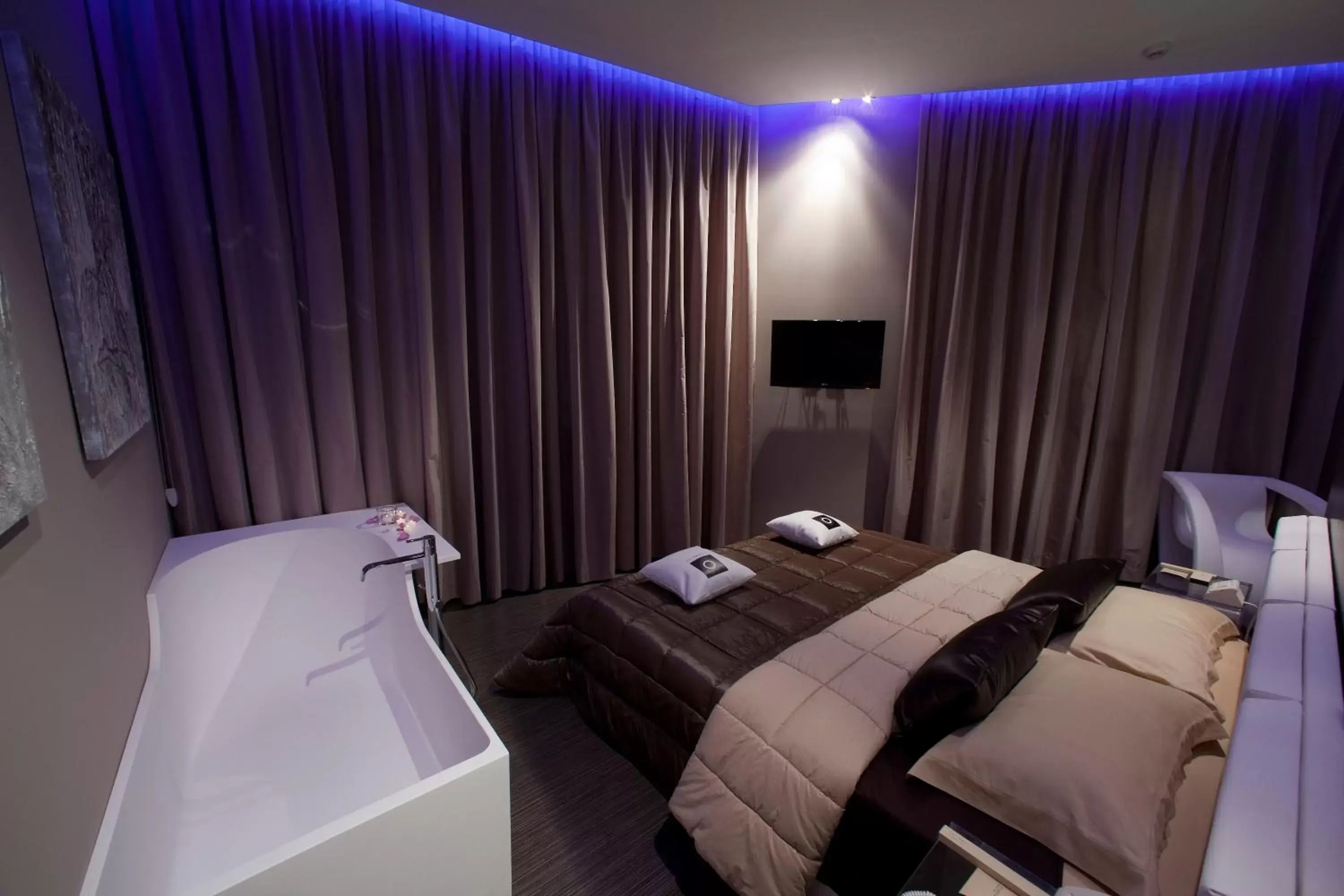 Bed in Le Camp Suite & Spa