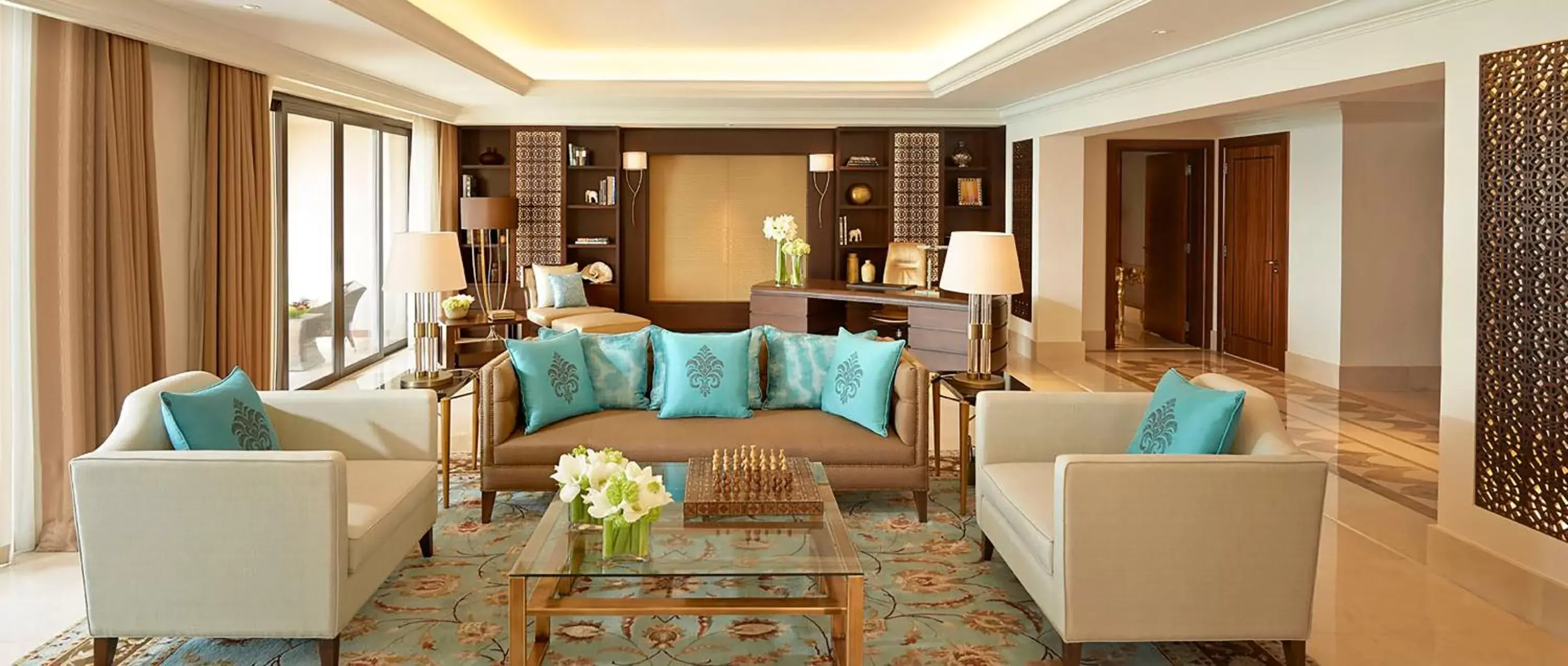 Living room, Seating Area in Fairmont The Palm