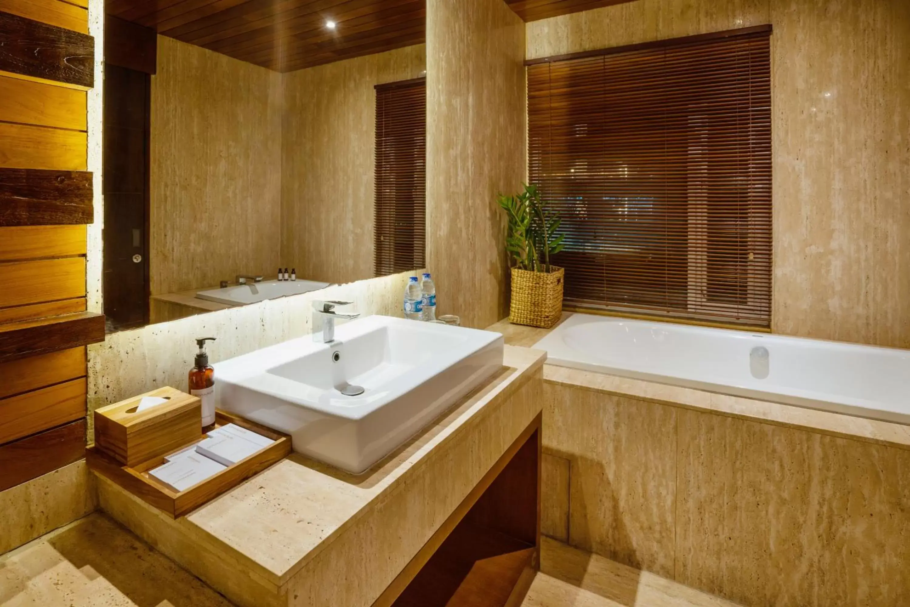 Lobby or reception, Bathroom in Crystalkuta Hotel - Bali