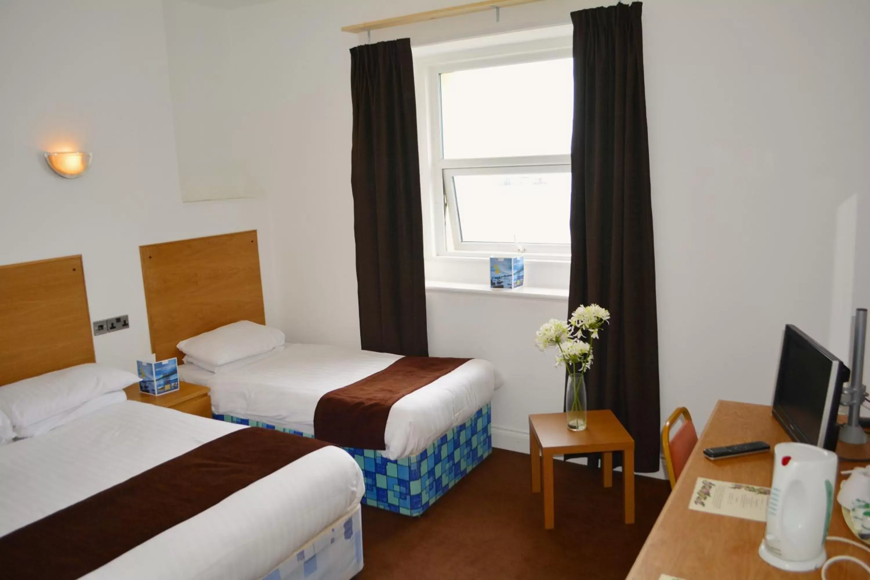 Triple Room with Sea View in Four Saints Brig Y Don Hotel
