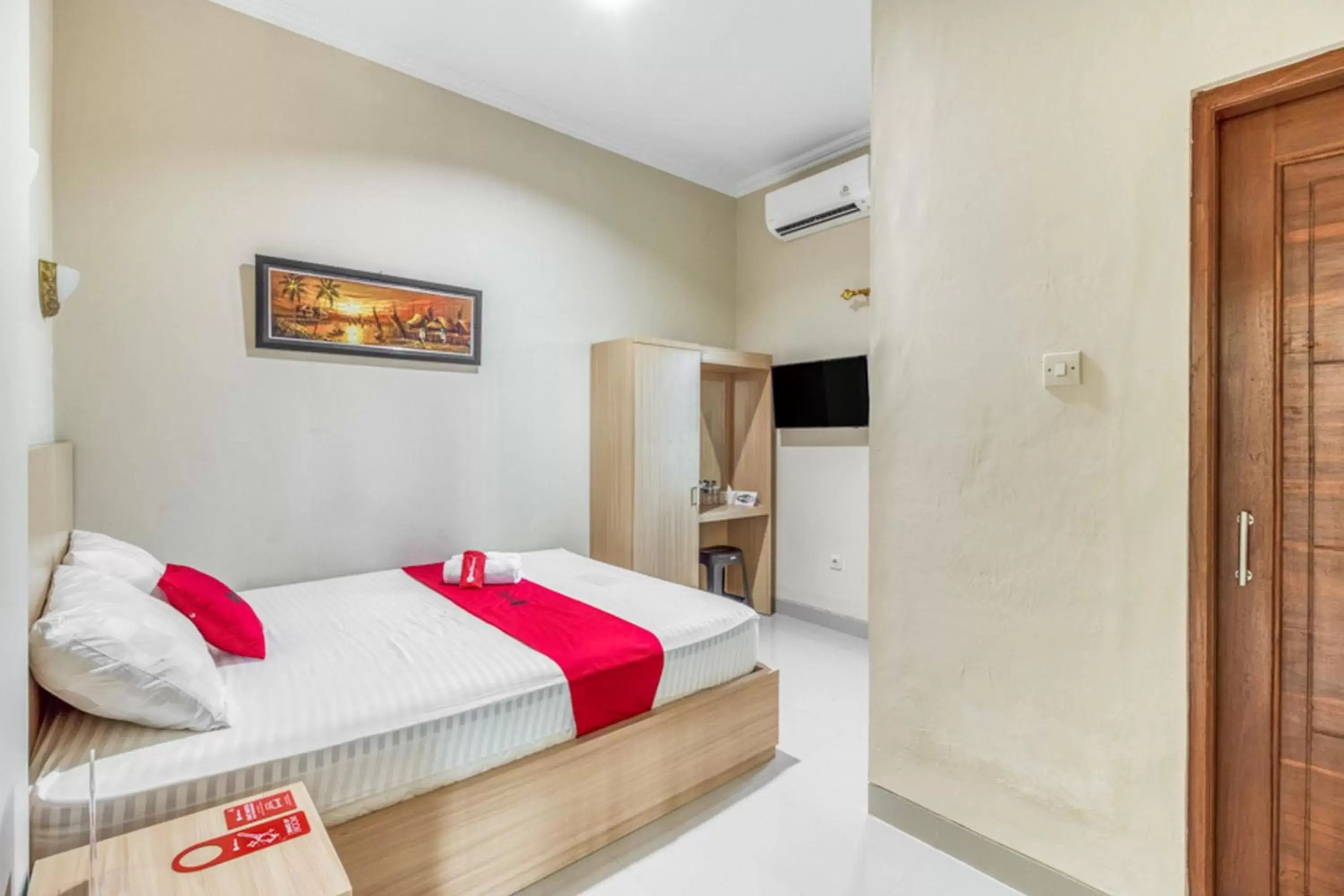 Bed in RedDoorz near Jogja National Museum Bed in RedDoorz near Jogja National Museum