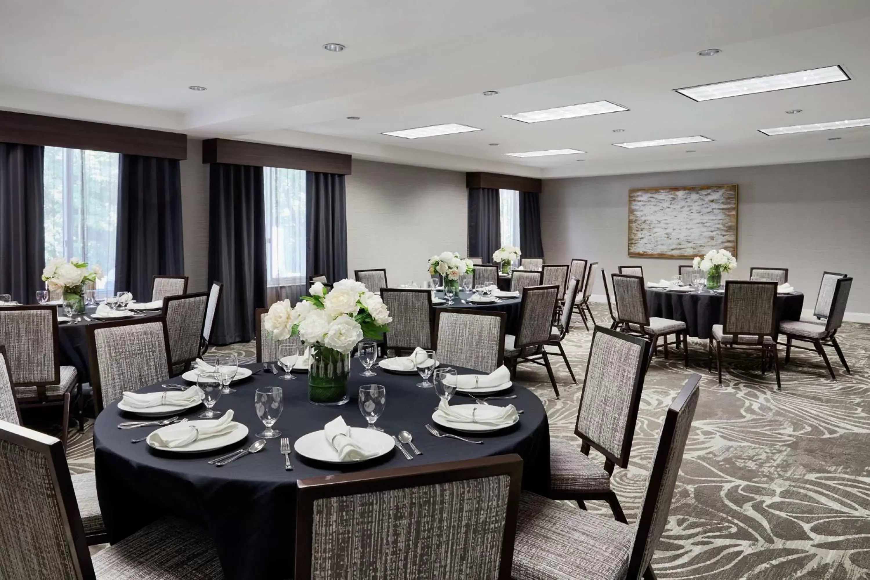 Meeting/conference room, Restaurant/Places to Eat in Hilton Garden Inn Cincinnati Northeast