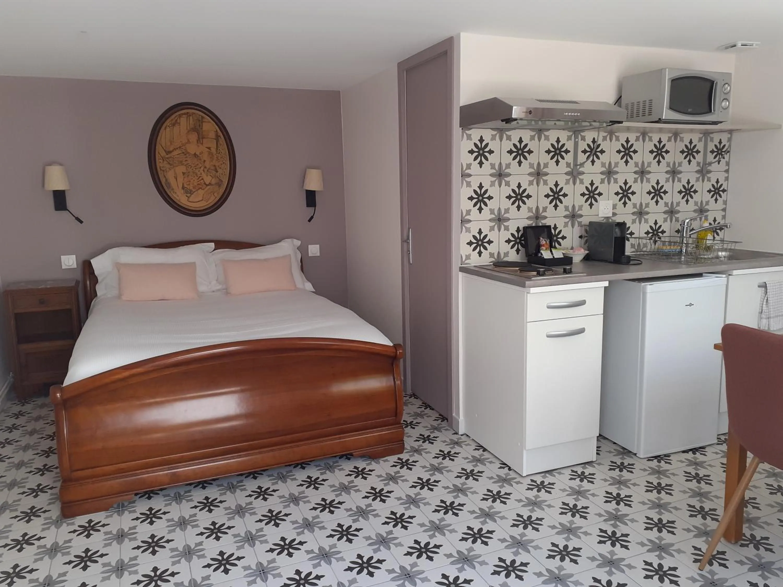 Photo of the whole room, Bed in Hotel de Charme La Bonne Adresse - Logis hotels