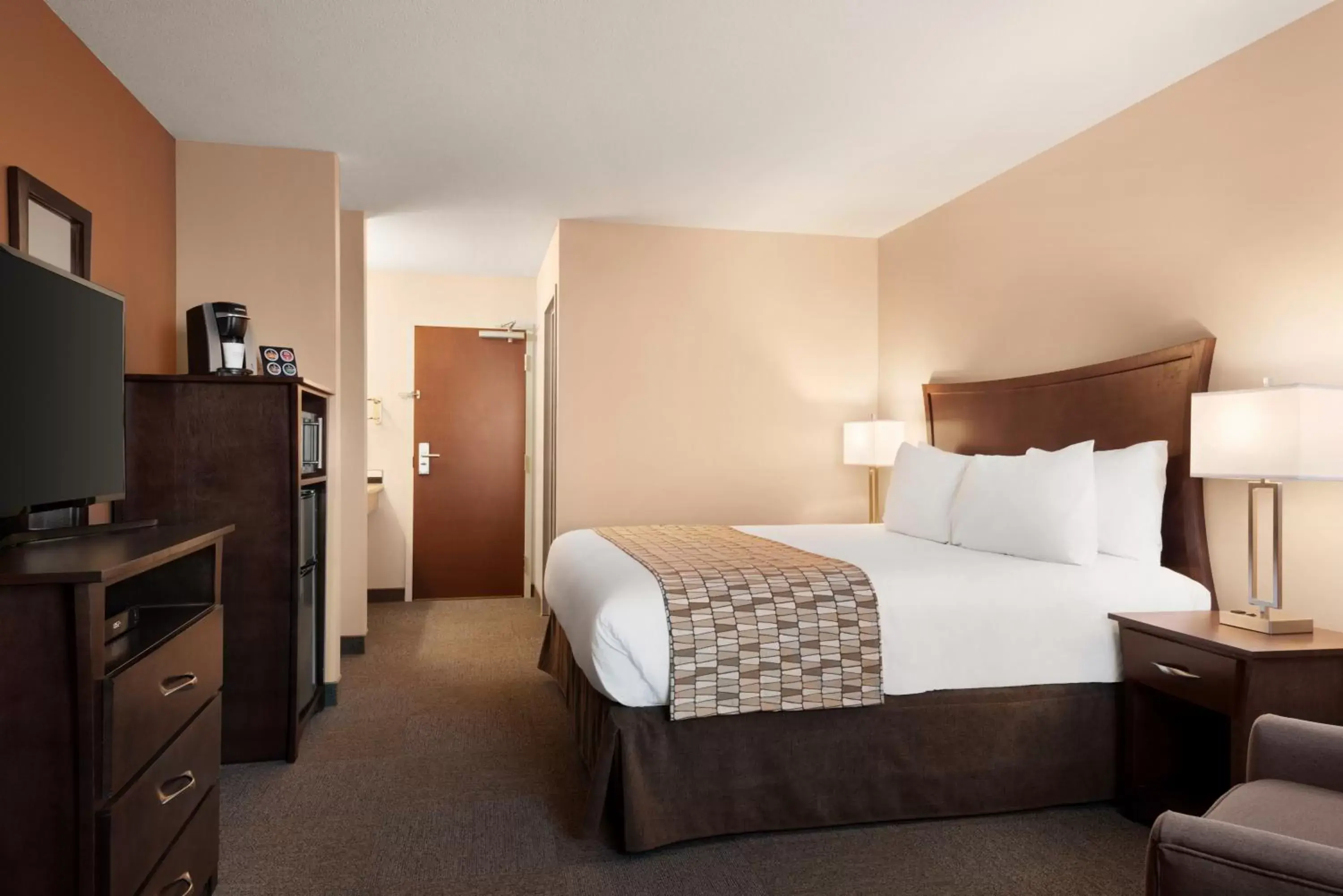 Bed in Travelodge by Wyndham Pincher Creek Bed in Travelodge by Wyndham Pincher Creek