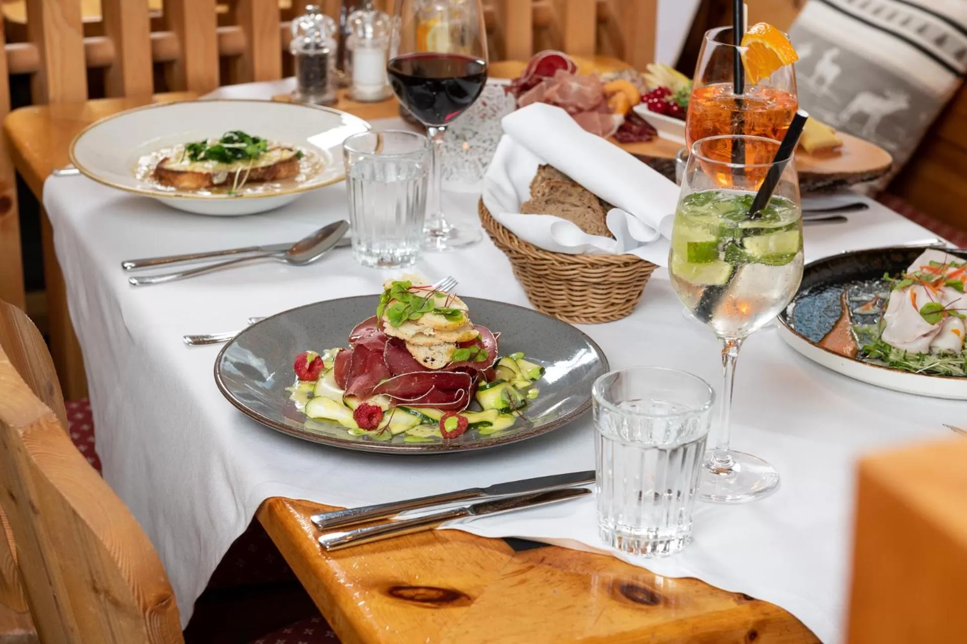 Restaurant/places to eat in Berghotel Randolins