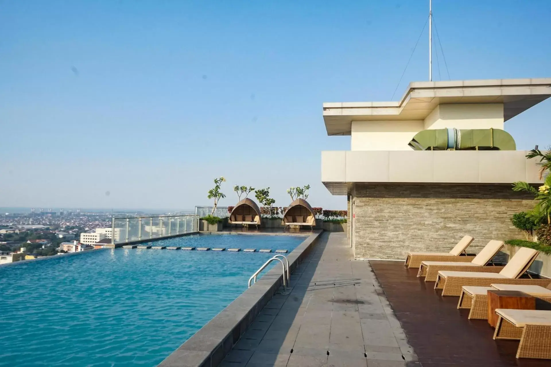 Swimming Pool in Louis Kienne Hotel Pemuda