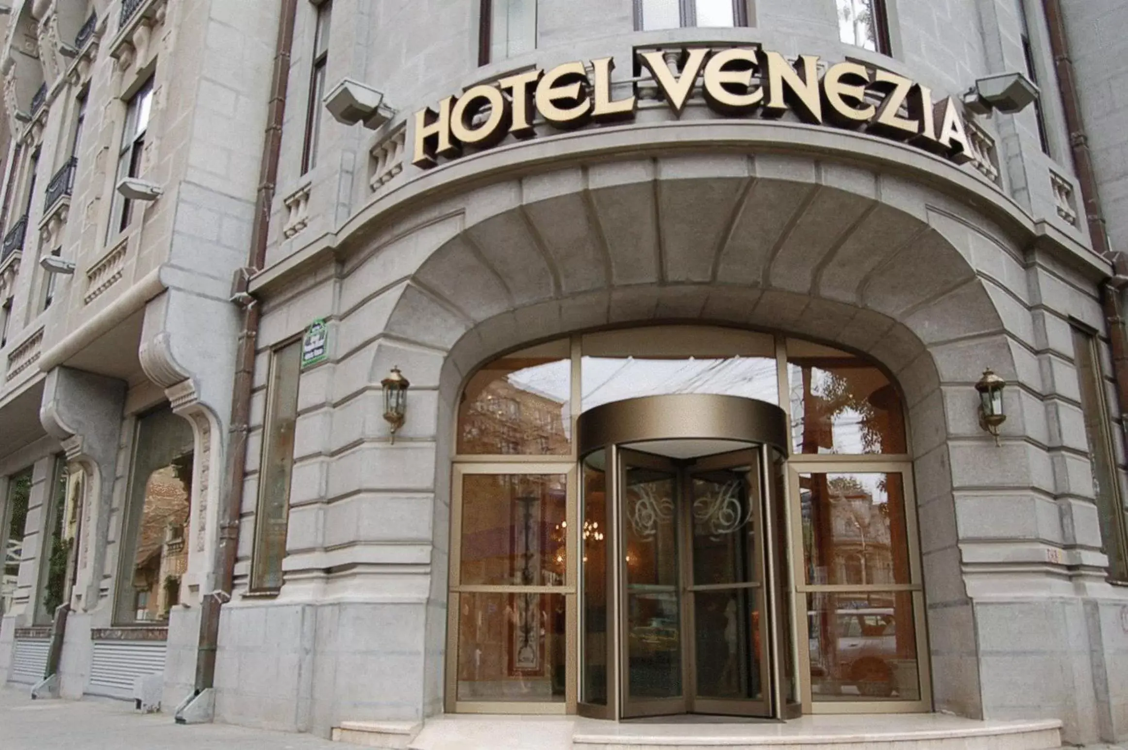 Facade/entrance in Hotel Venezia by Zeus International