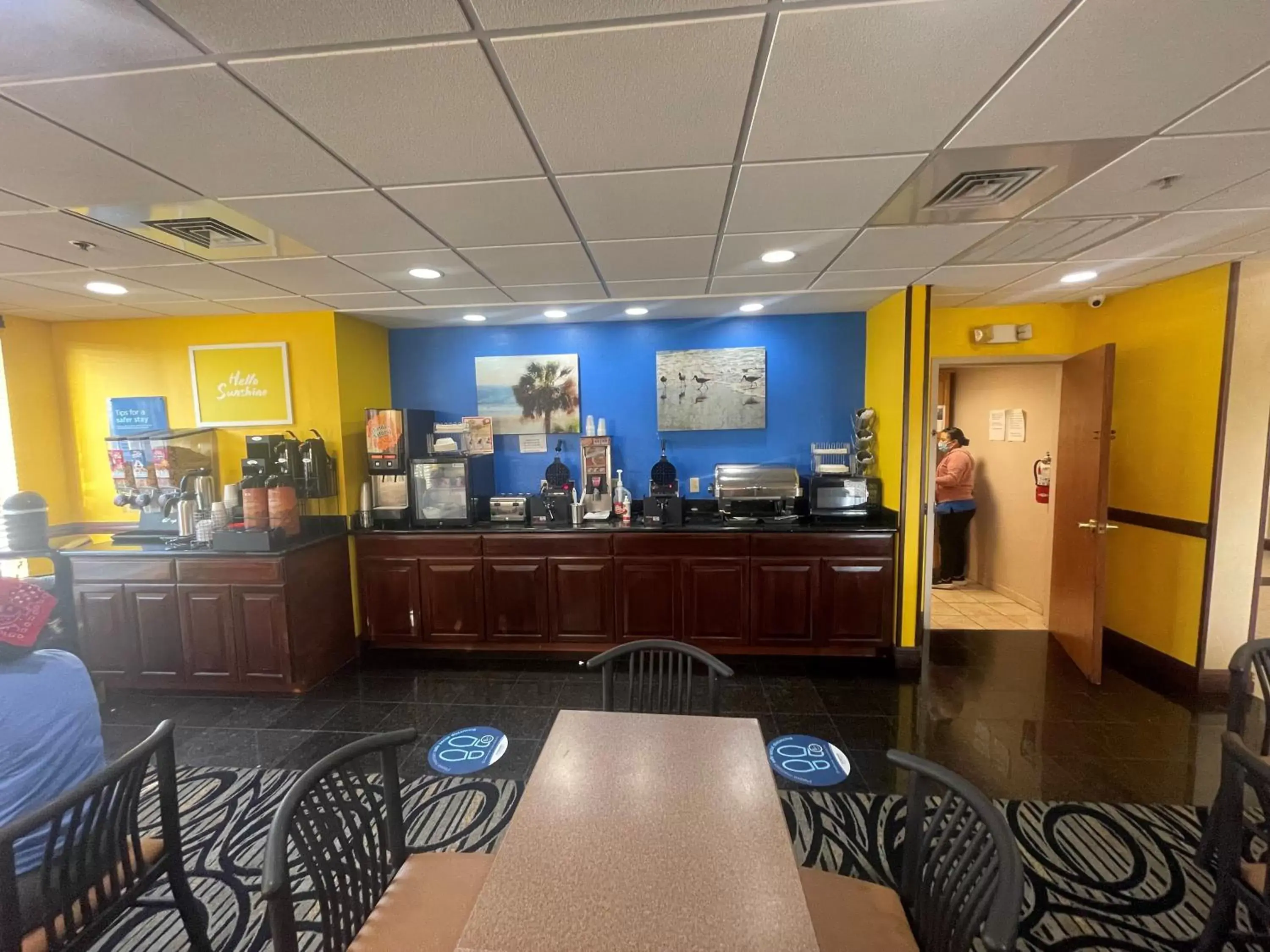 Breakfast, Restaurant/Places to Eat in Days Inn & Suites by Wyndham Fort Pierce I-95