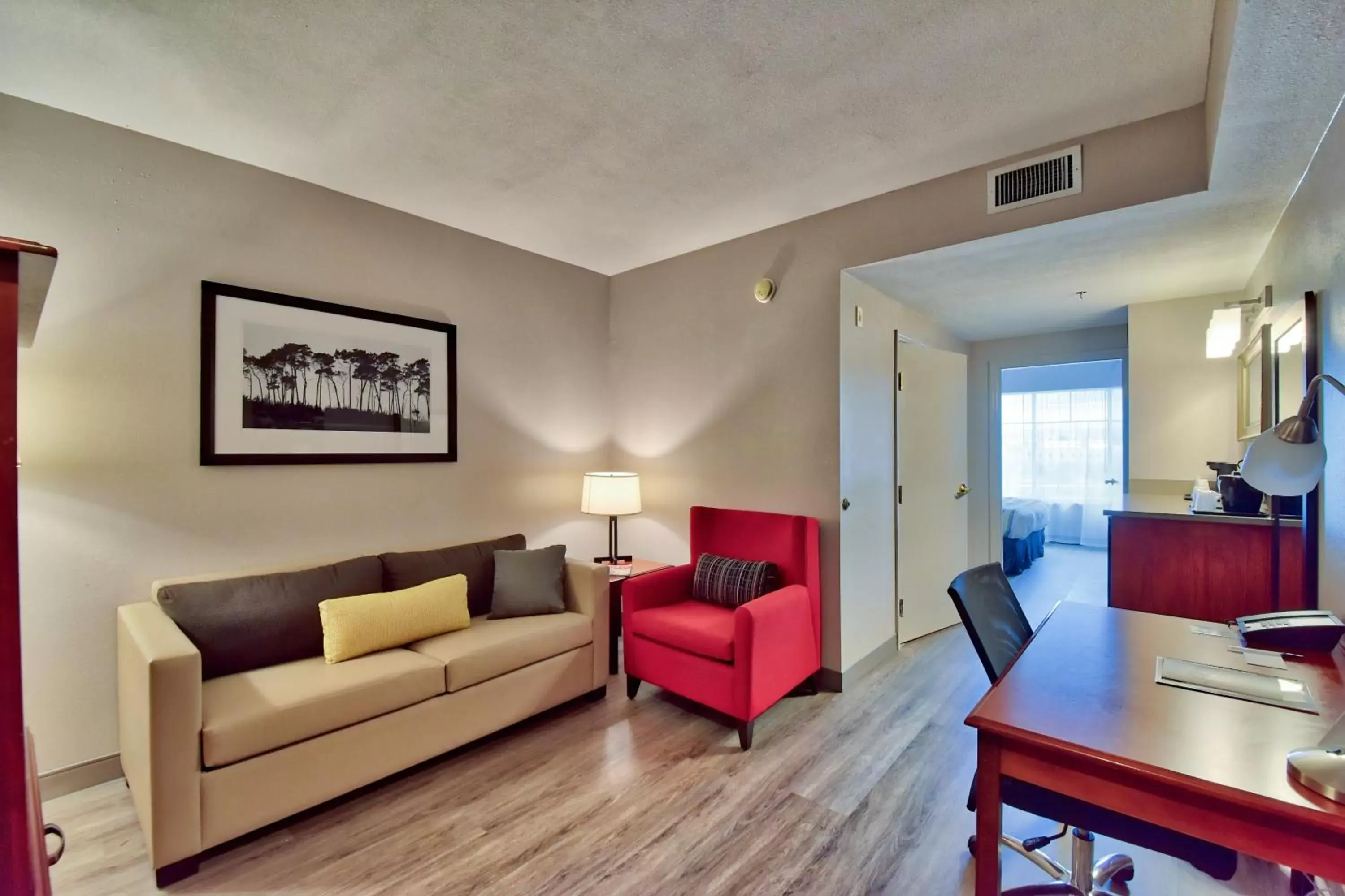 Living room, Seating Area in Country Inn & Suites by Radisson, Ocala, FL