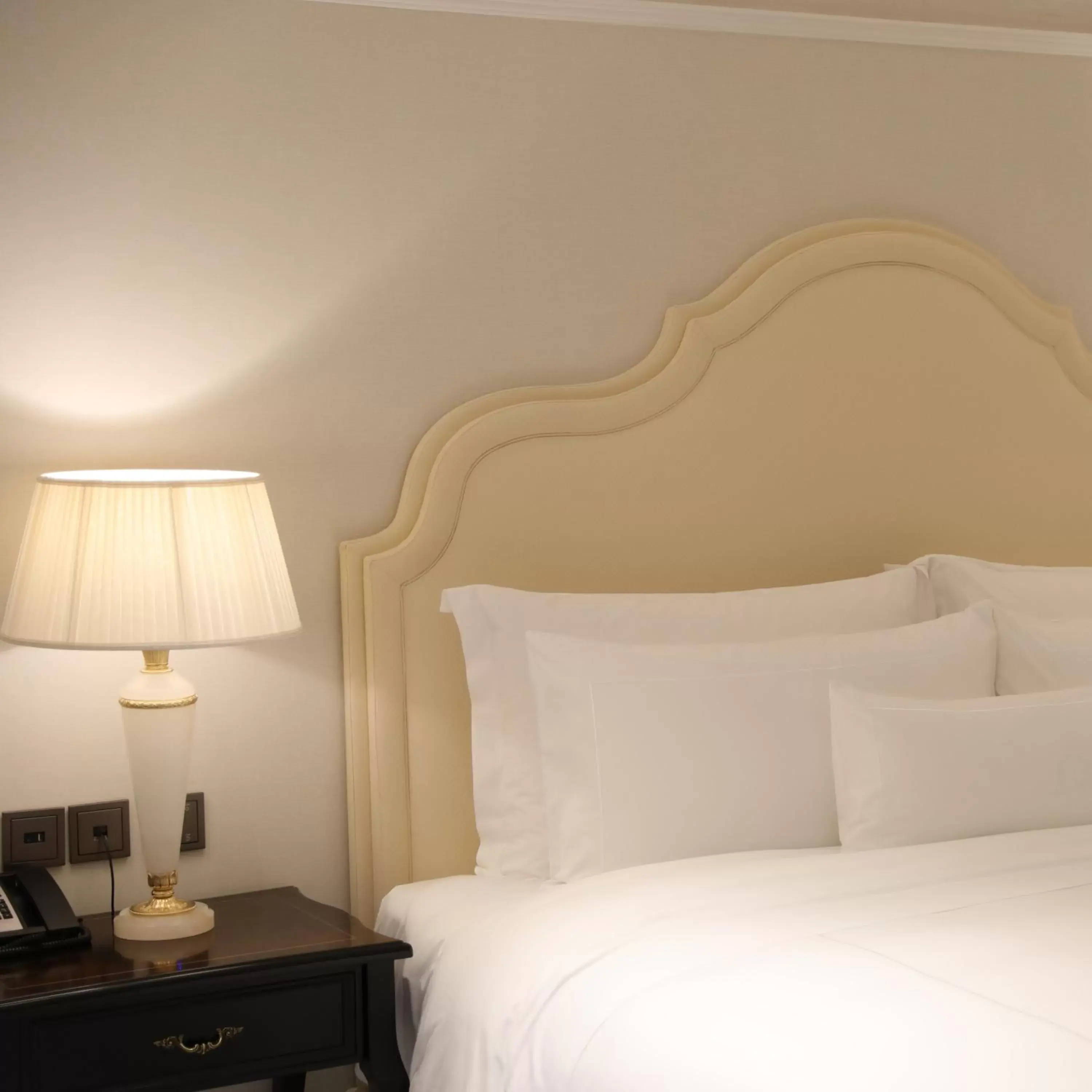 Bed in The Plaza Doha, LXR Hotels & Resorts