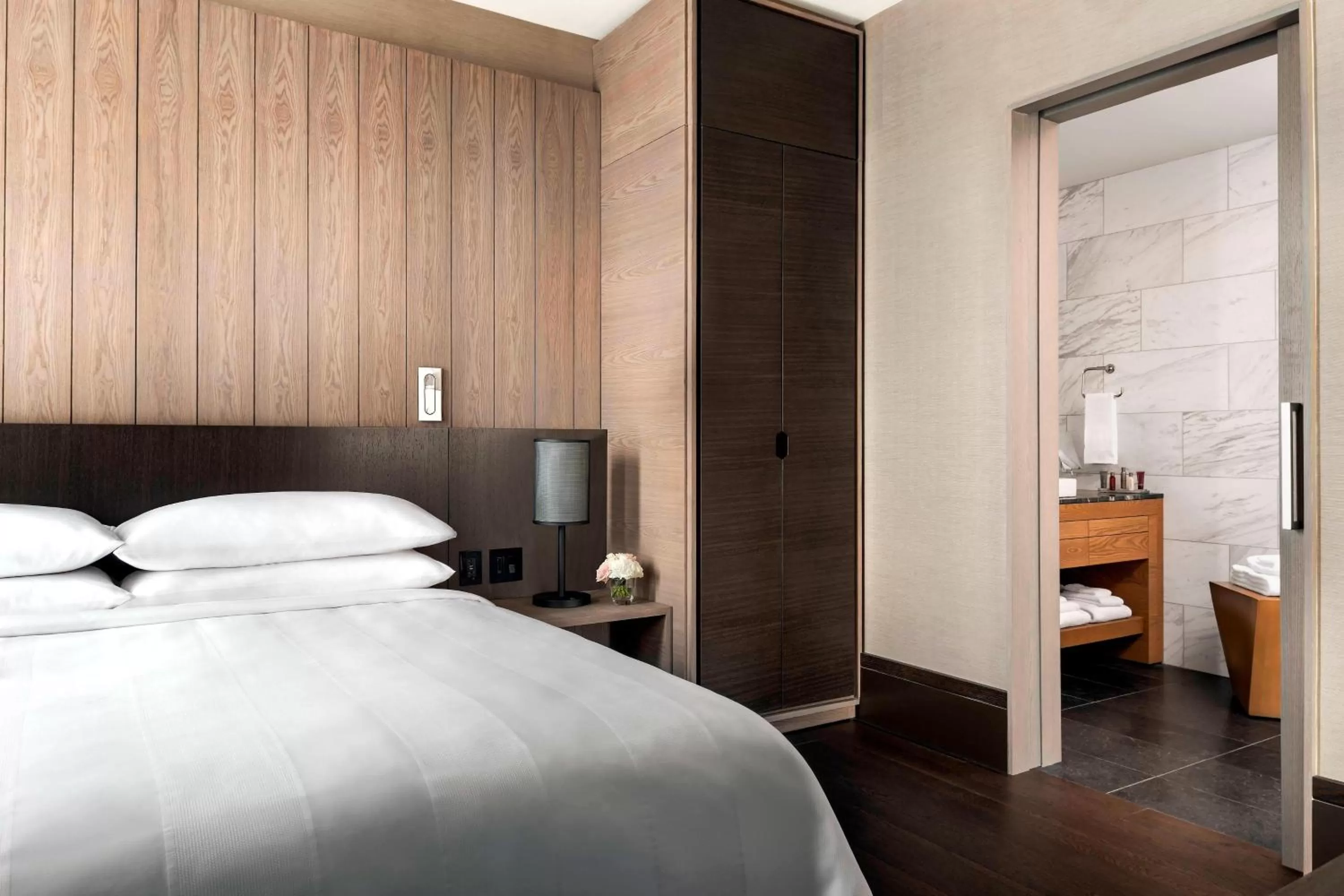 Bedroom, Bed in Toronto Marriott Markham