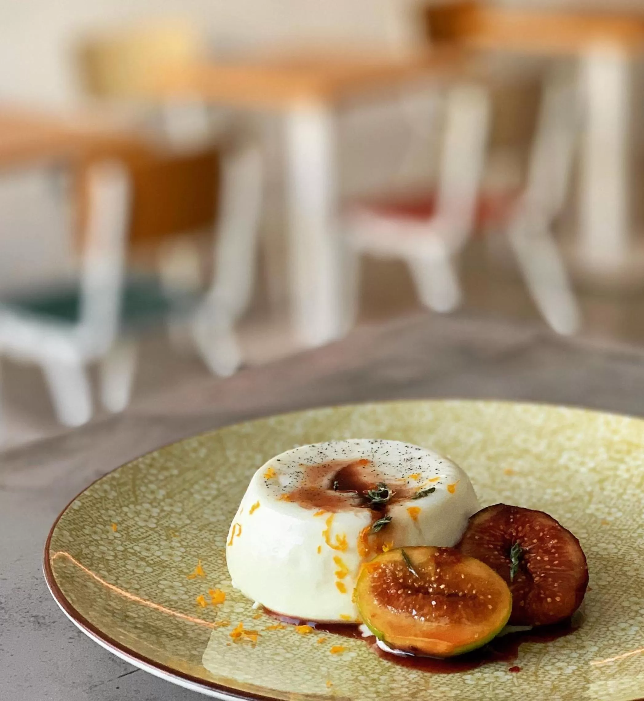 Restaurant/places to eat in Fragile Hotel