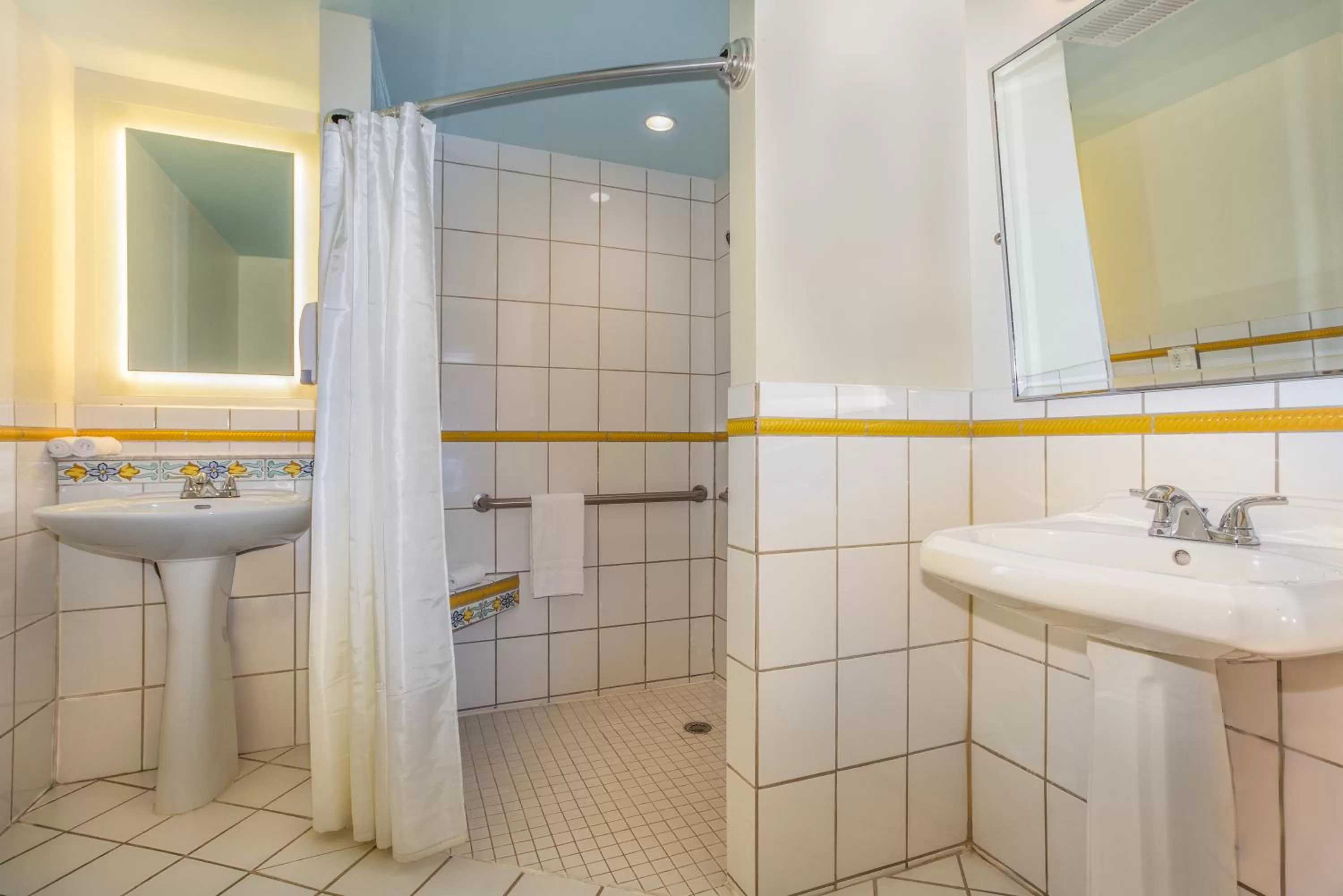 Bathroom in Nyah - Adult Exclusive