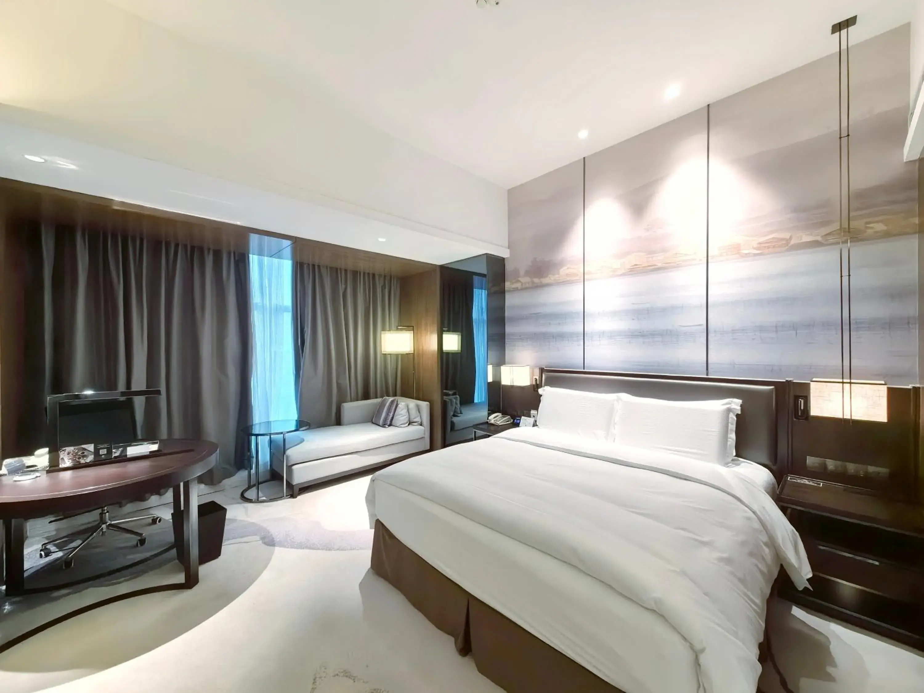 Bedroom, Bed in DoubleTree By Hilton Ningbo Beilun