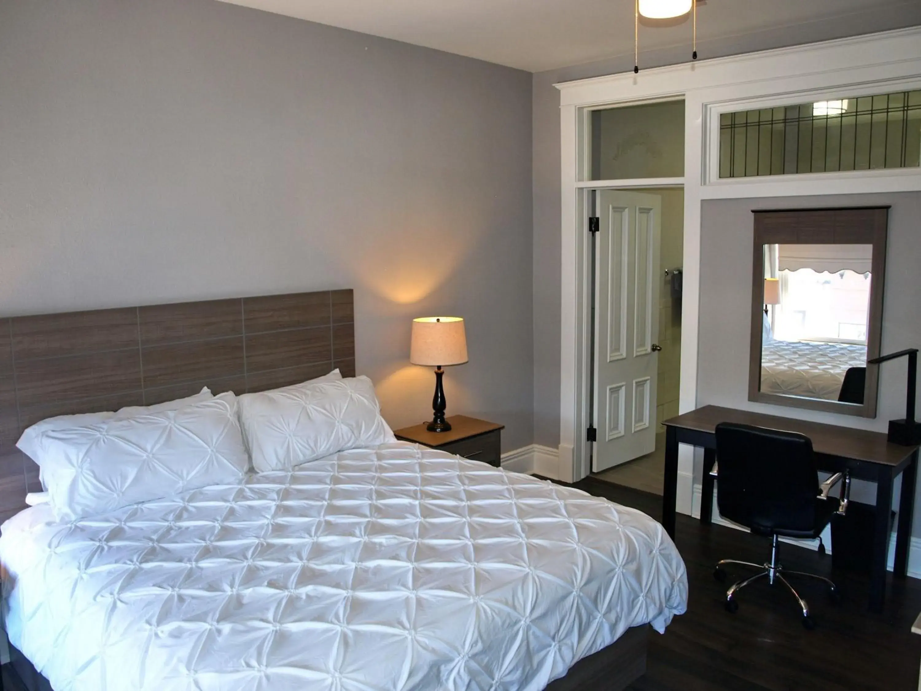 Bedroom, Bed in Cornerstone Inn