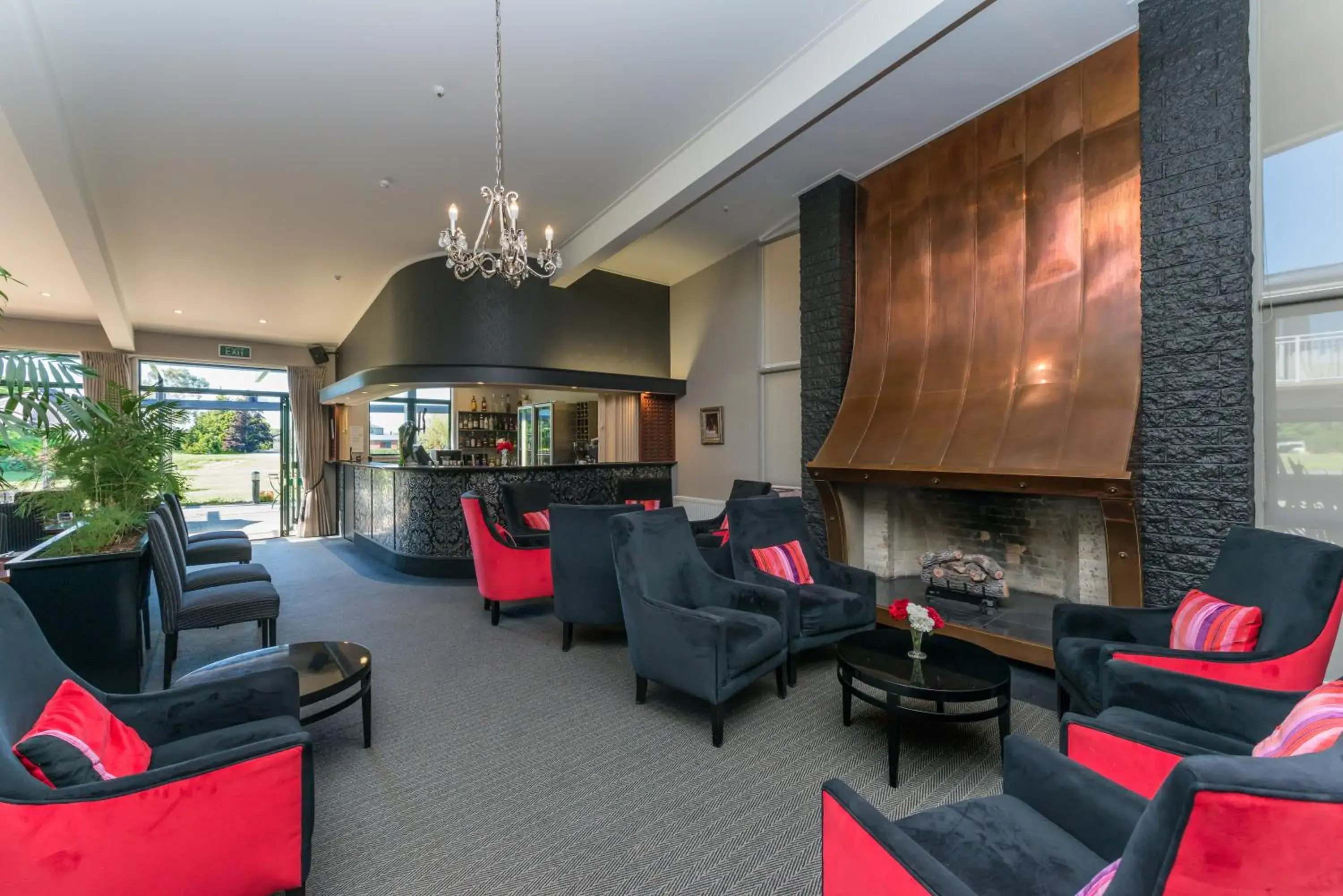 Lounge or bar, Lobby/Reception in Heartland Hotel Croydon