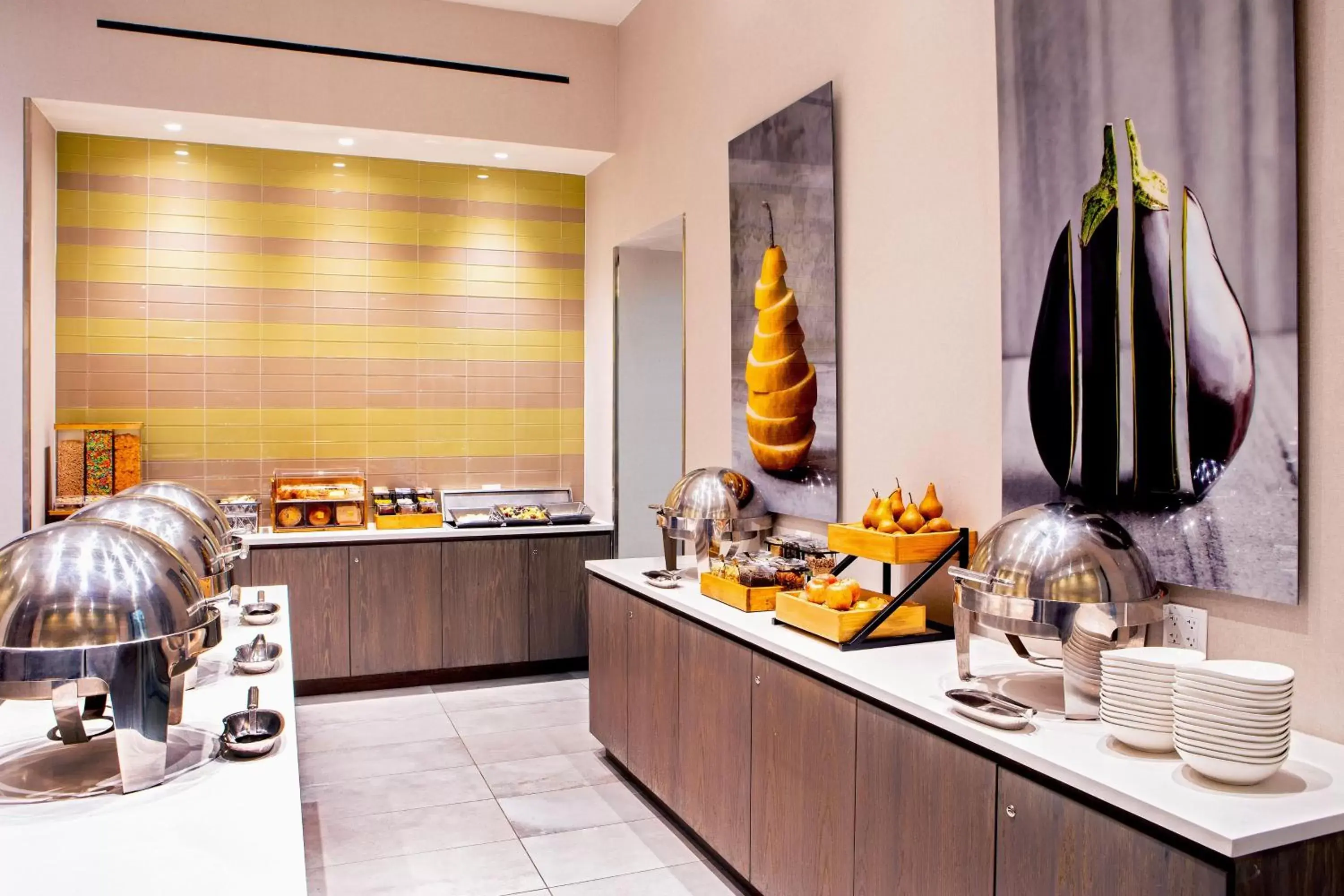 Breakfast, Kitchen/Kitchenette in Four Points by Sheraton Midtown - Times Square