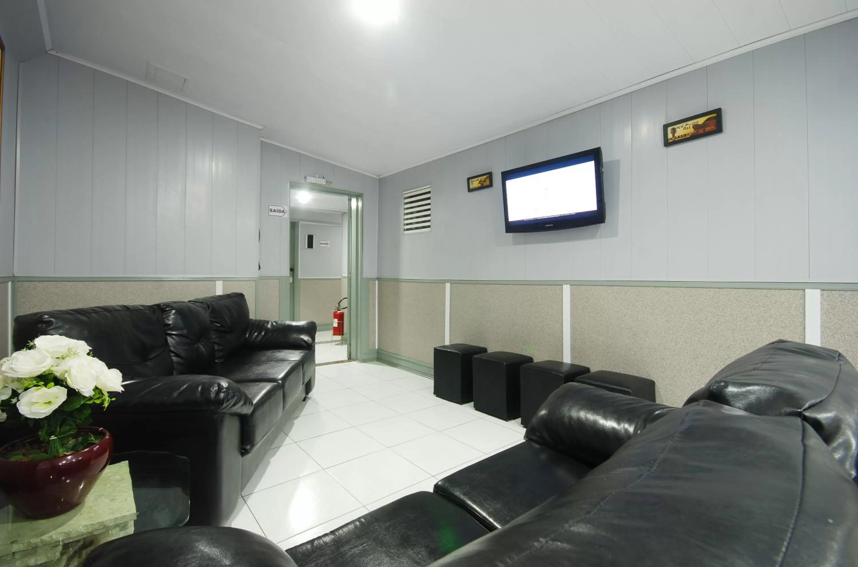 TV and multimedia in Calamares Hotel São Caetano