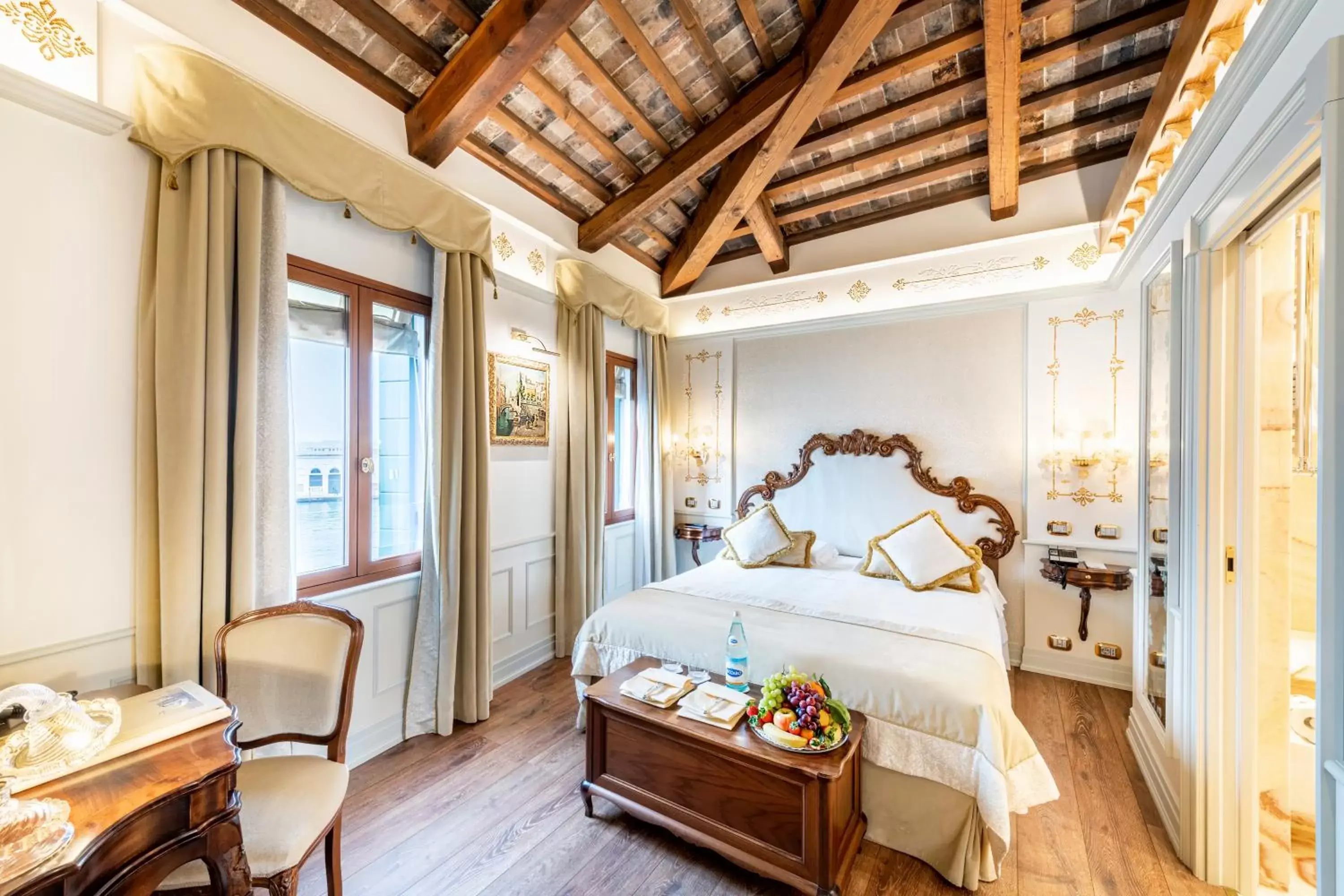 Bedroom, Bed in Monaco & Grand Canal