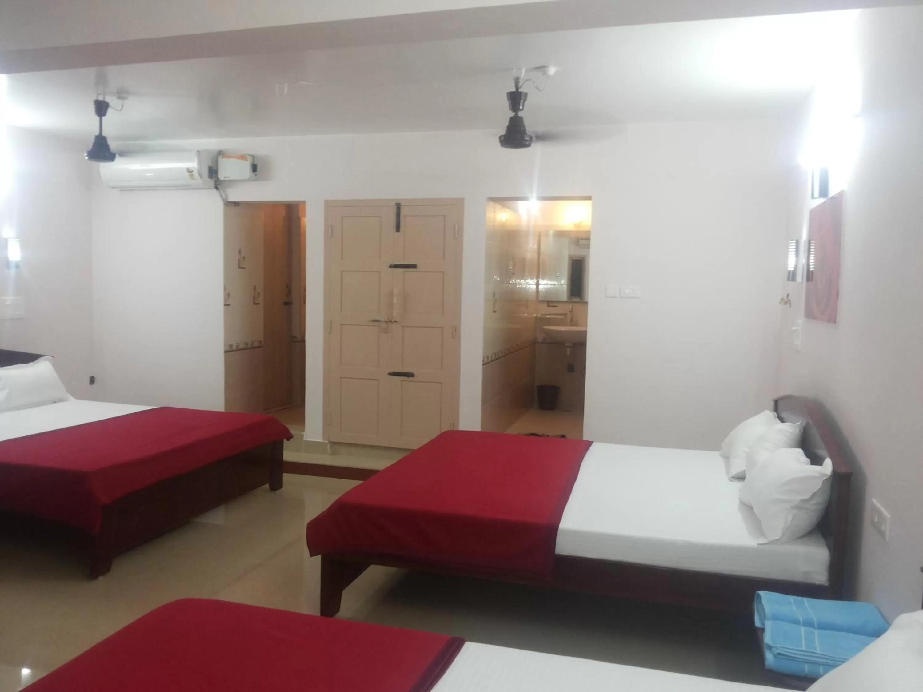 Bedroom, Bed in Hotel Nambi