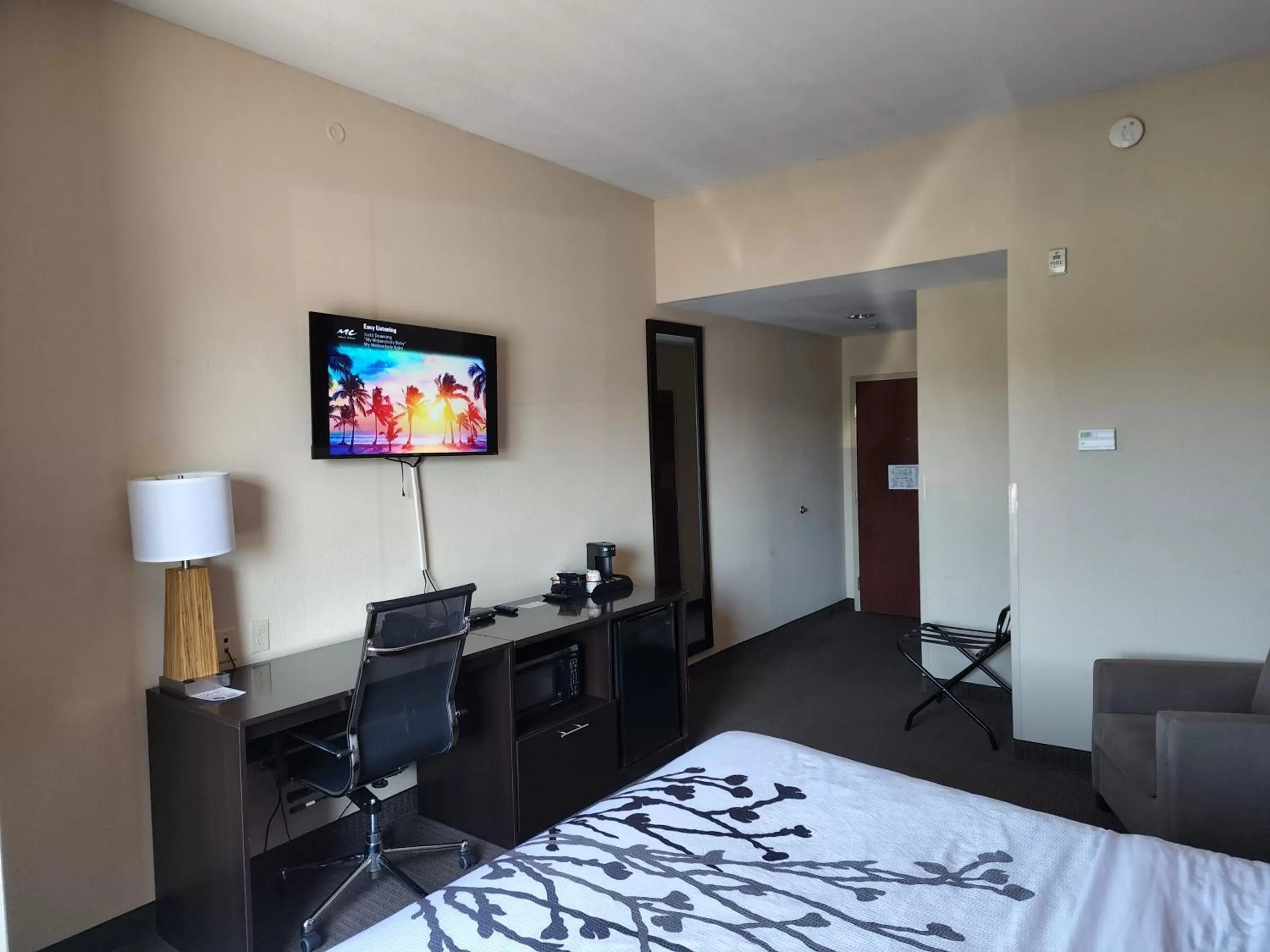 TV/Entertainment Center in Sleep Inn & Suites Dyersburg I-155