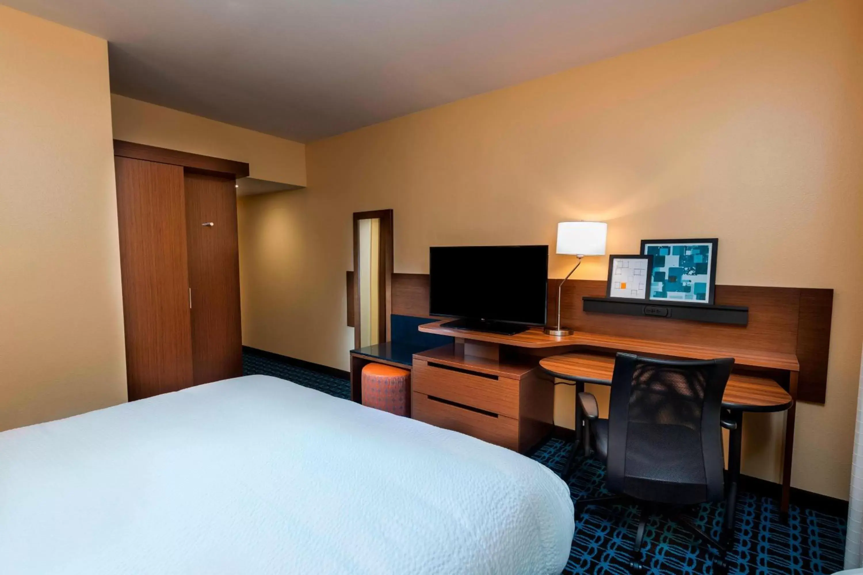 Photo of the whole room, TV/Entertainment Center in Fairfield Inn & Suites by Marriott Dallas Waxahachie