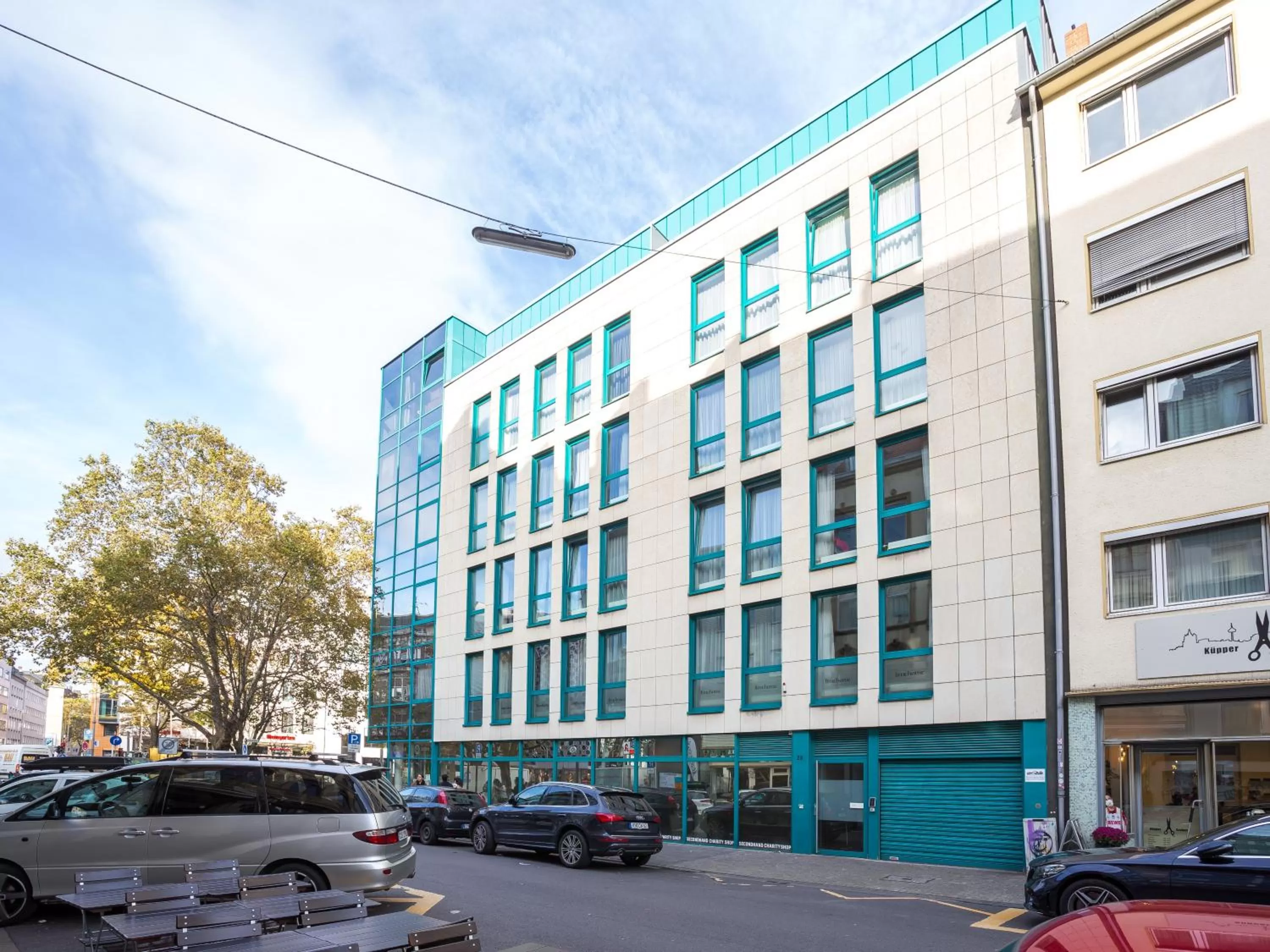 Property building in Limehome Köln Friesenplatz - Digital Access