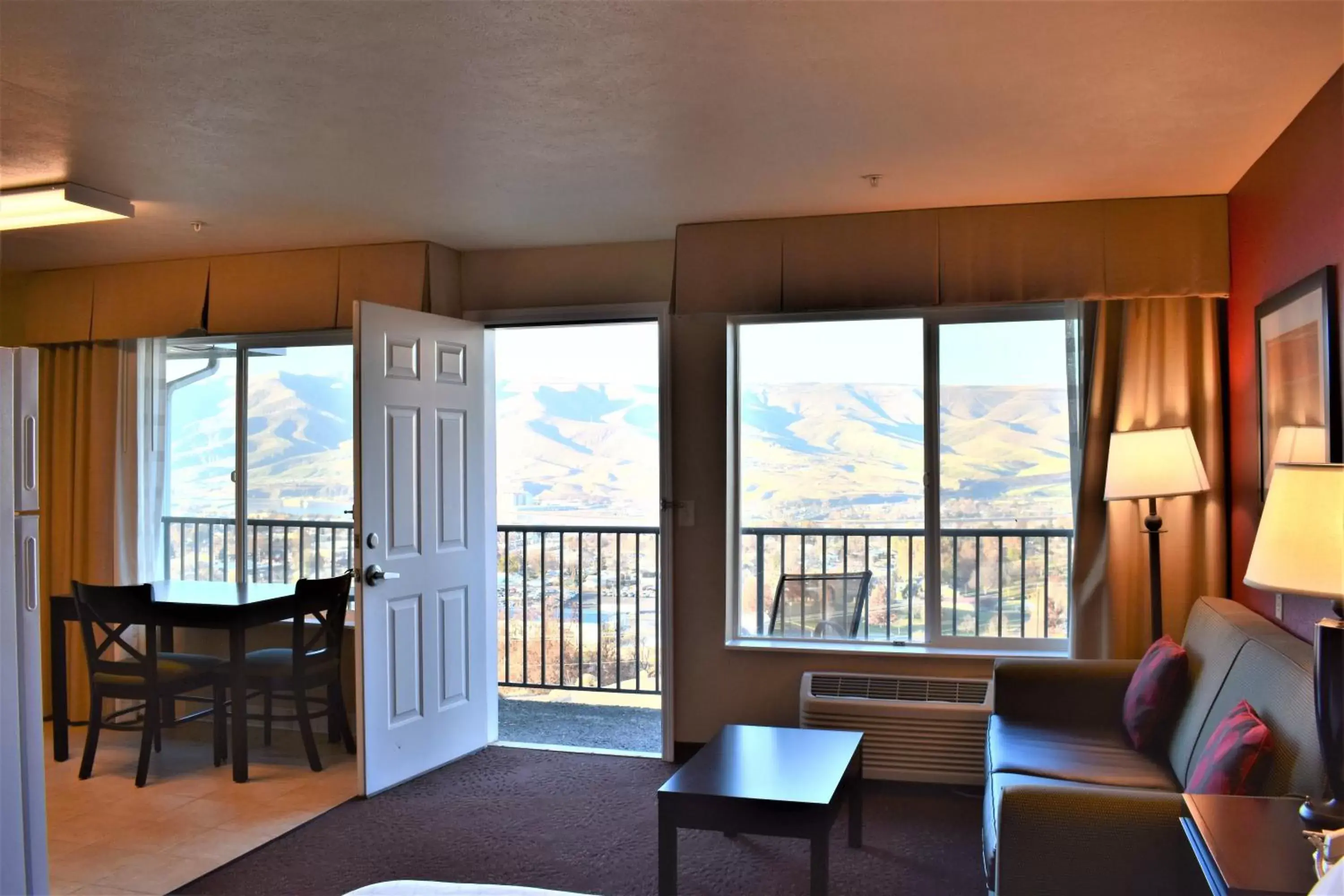 Photo of the whole room, Seating Area in Holiday Inn Express Lewiston, an IHG Hotel