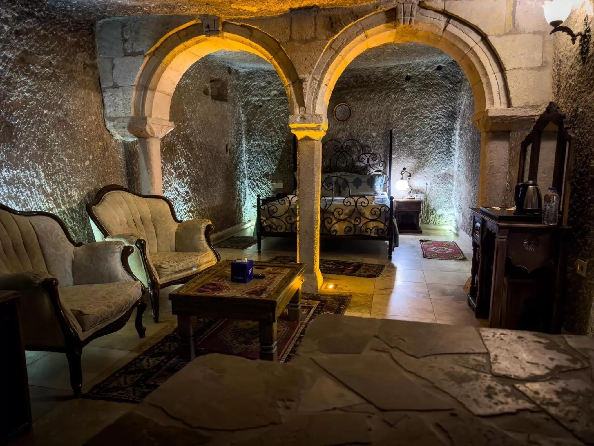 Bedroom in Shoestring Cave House