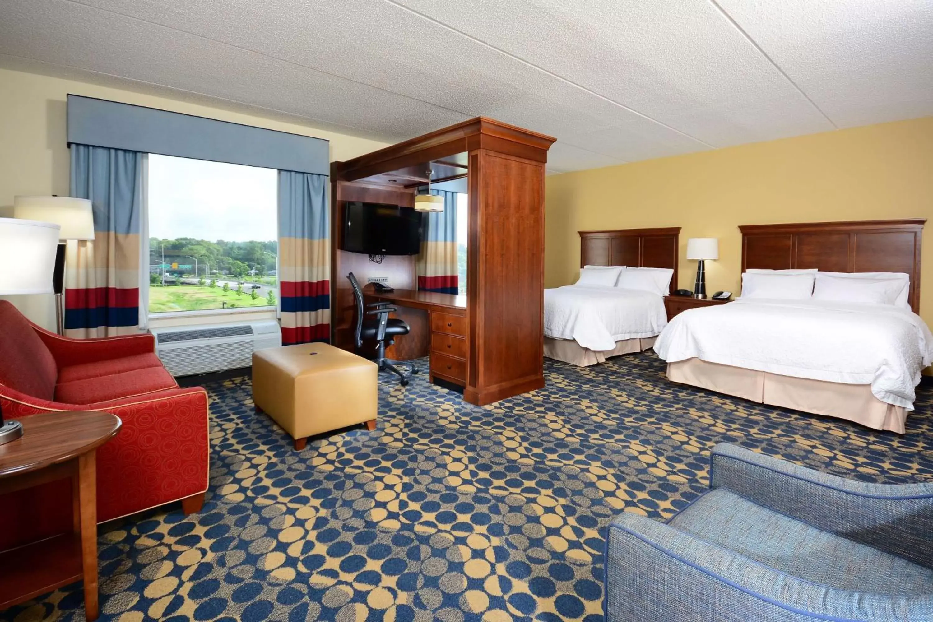 Bed in Hampton Inn & Suites Durham North I-85
