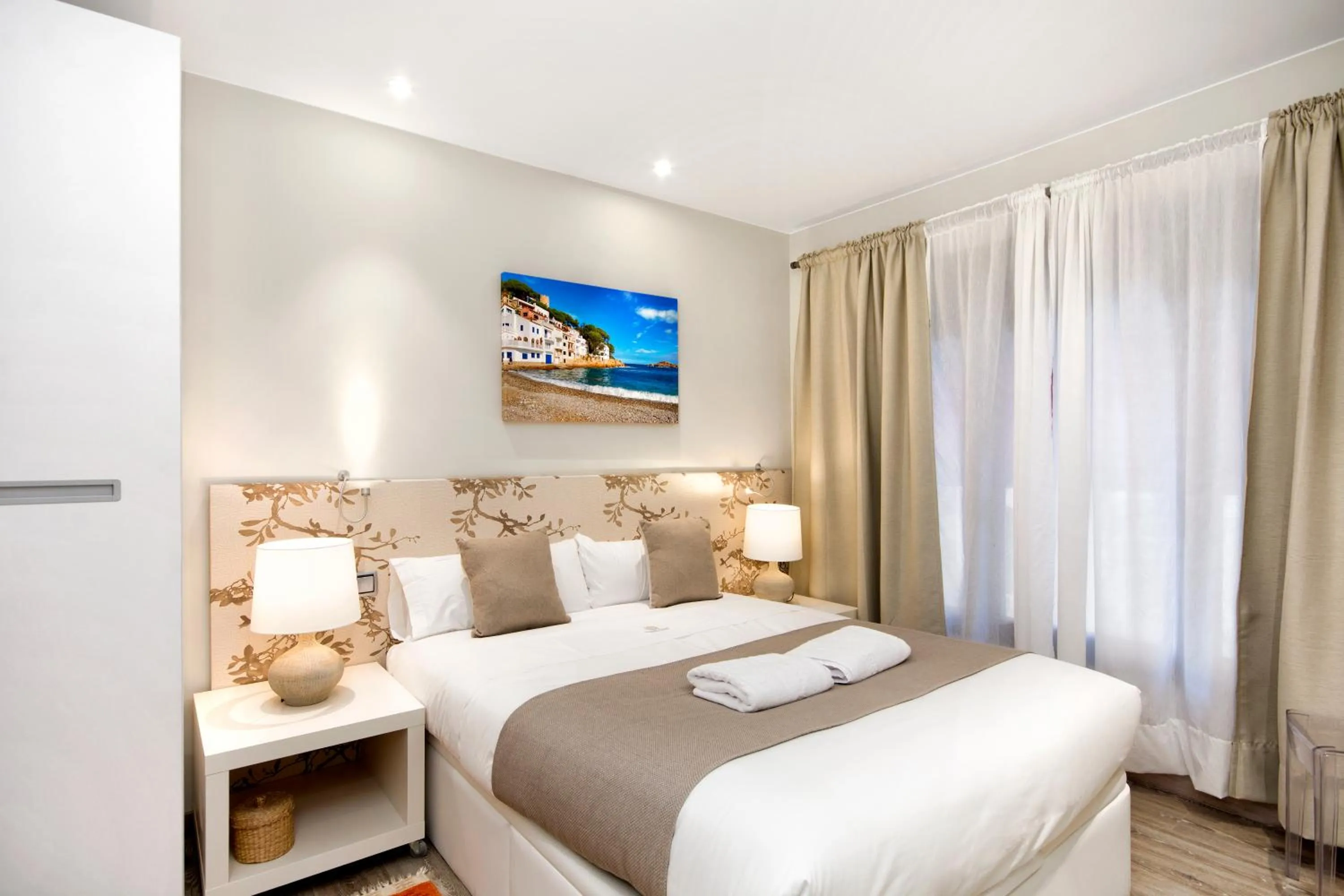 Other, Bed in Eixample Building Apartments by Mercedes Heritage