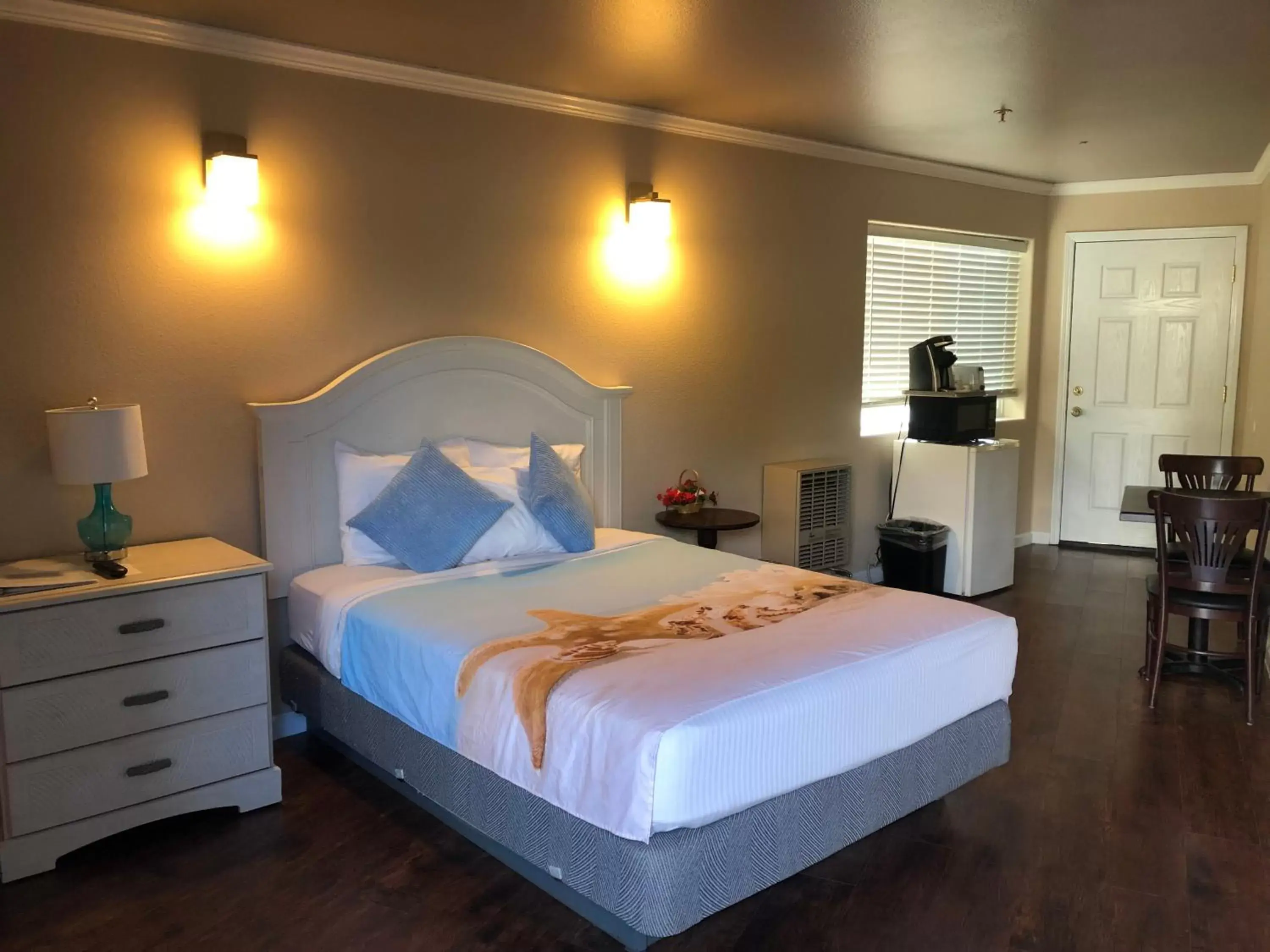 Bedroom, Bed in The Oceanfront Inn