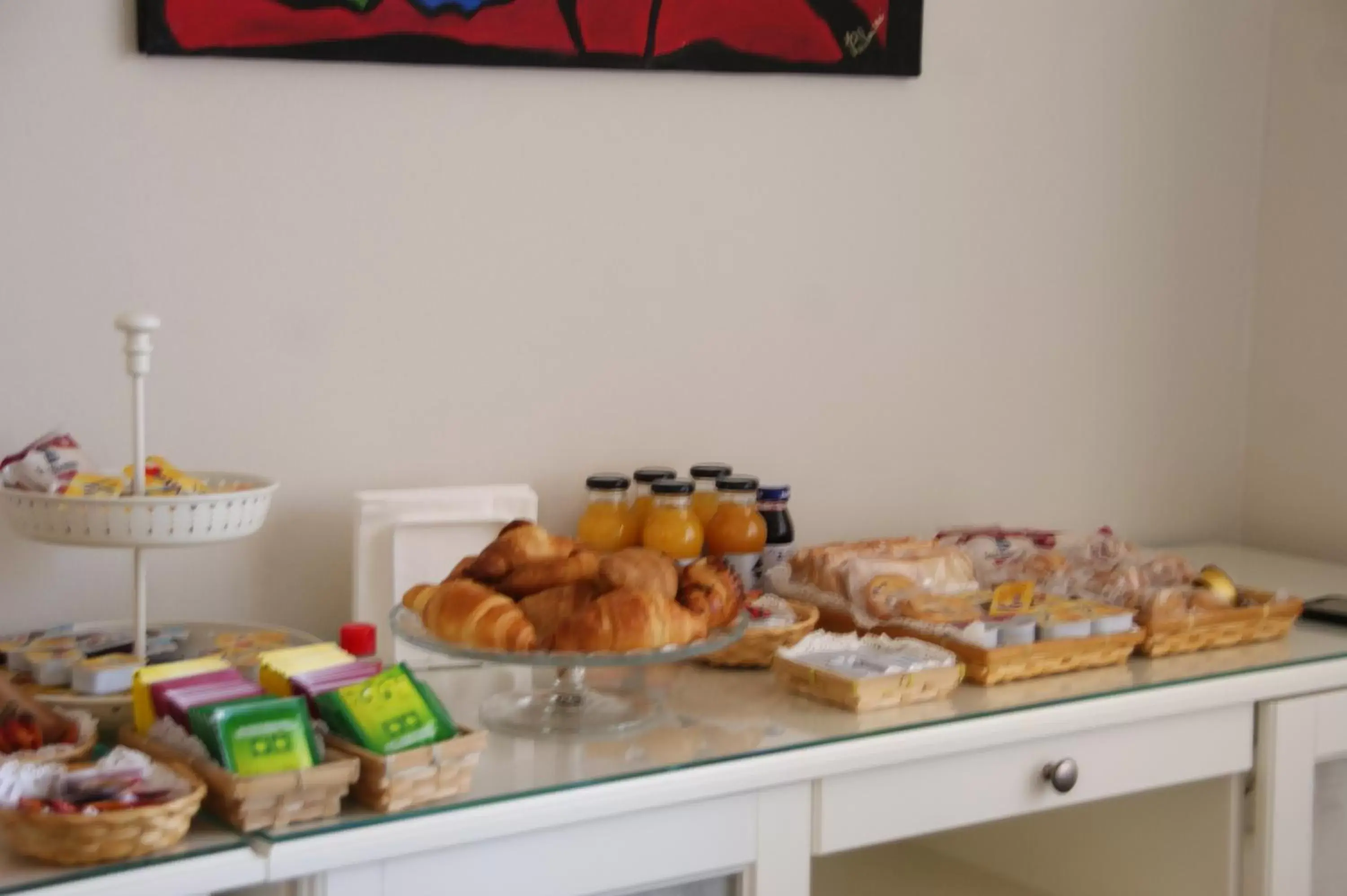Food and drinks in LA DAMA ROOM&BREAKFAST