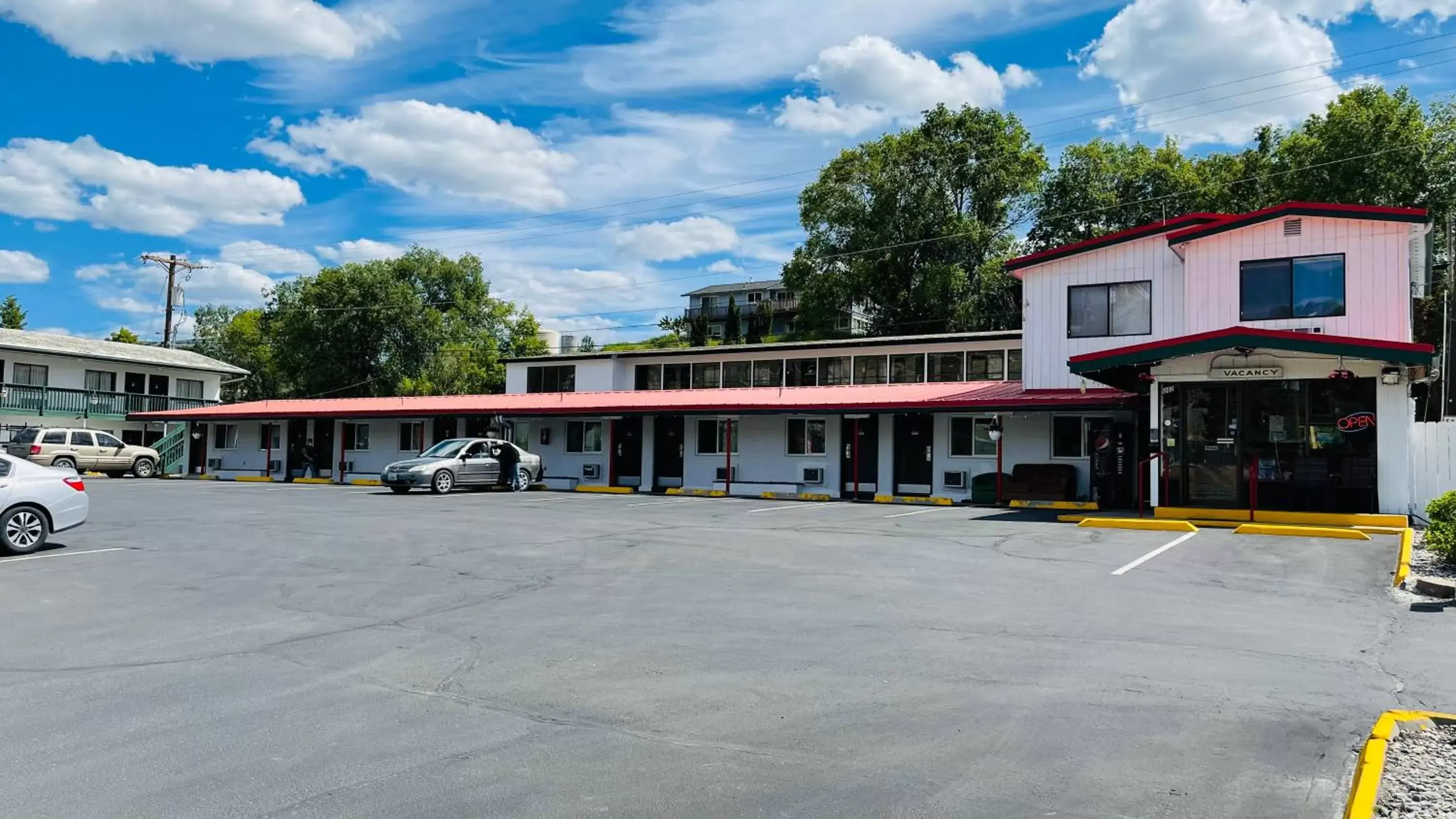 Property Building in Apple Inn Motel