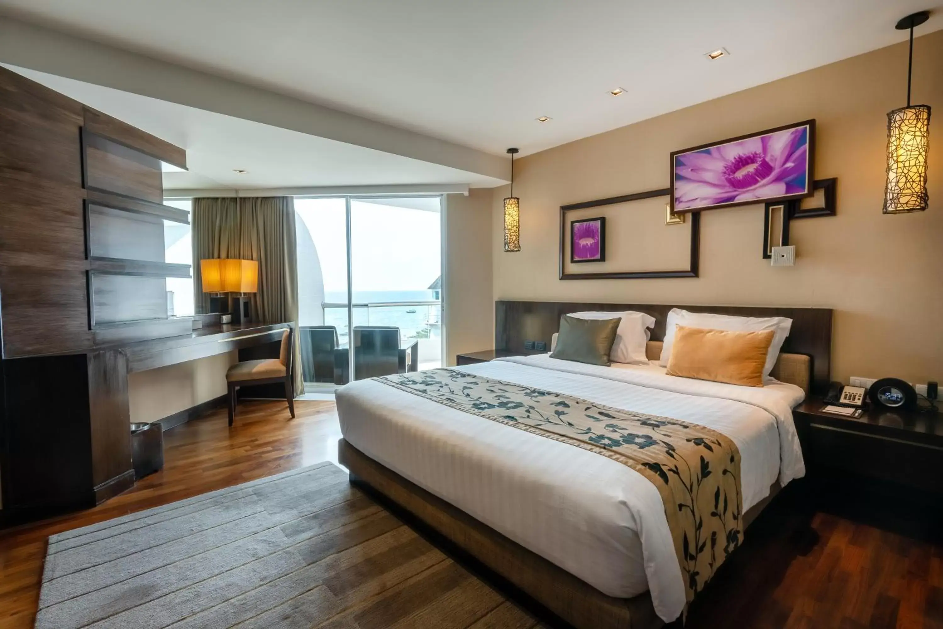 Deluxe Double Room with Sea View in A-One Pattaya Beach Resort